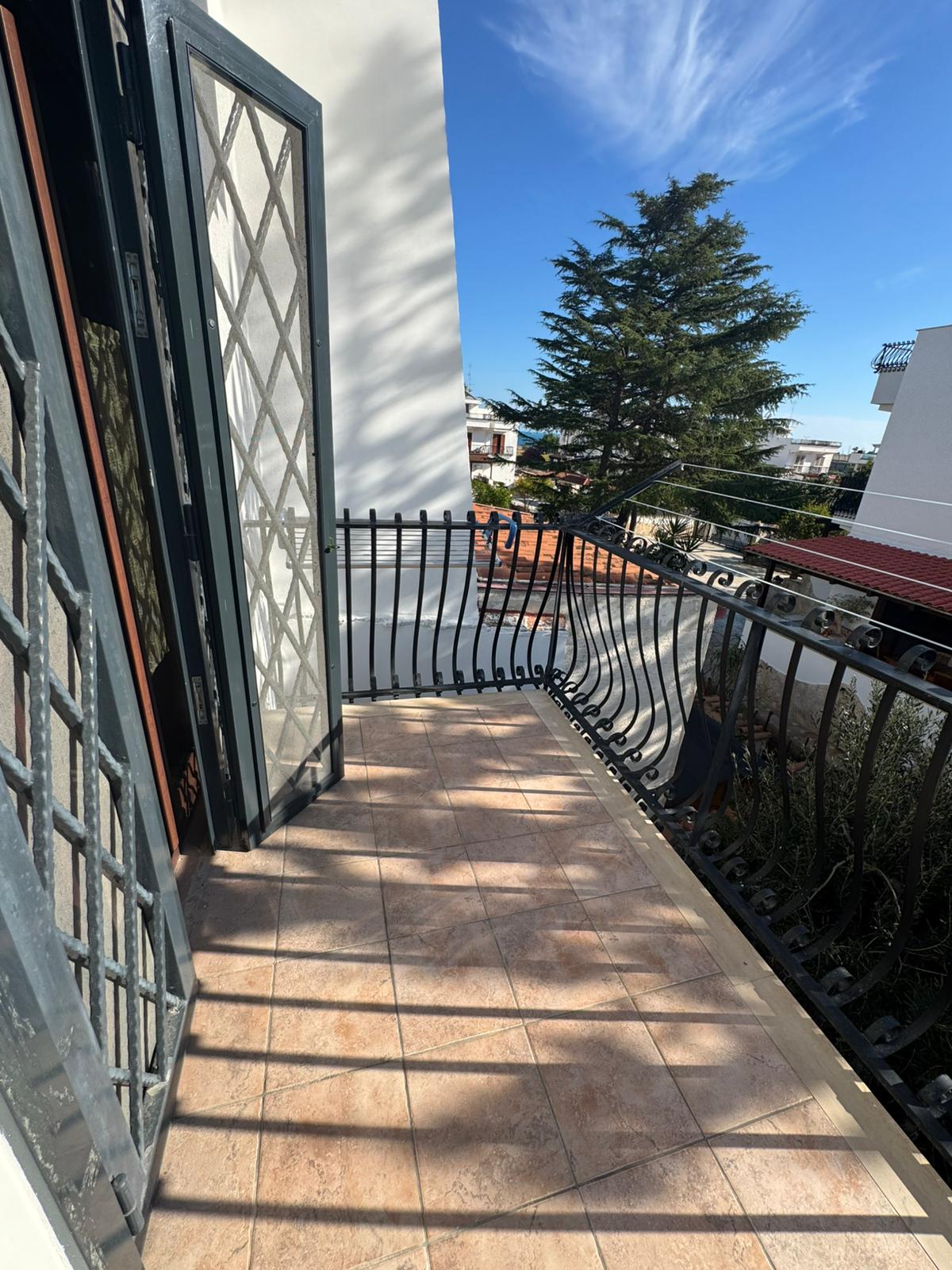 PALESE - VILLA SINGOLA SU TRE LIVELLI