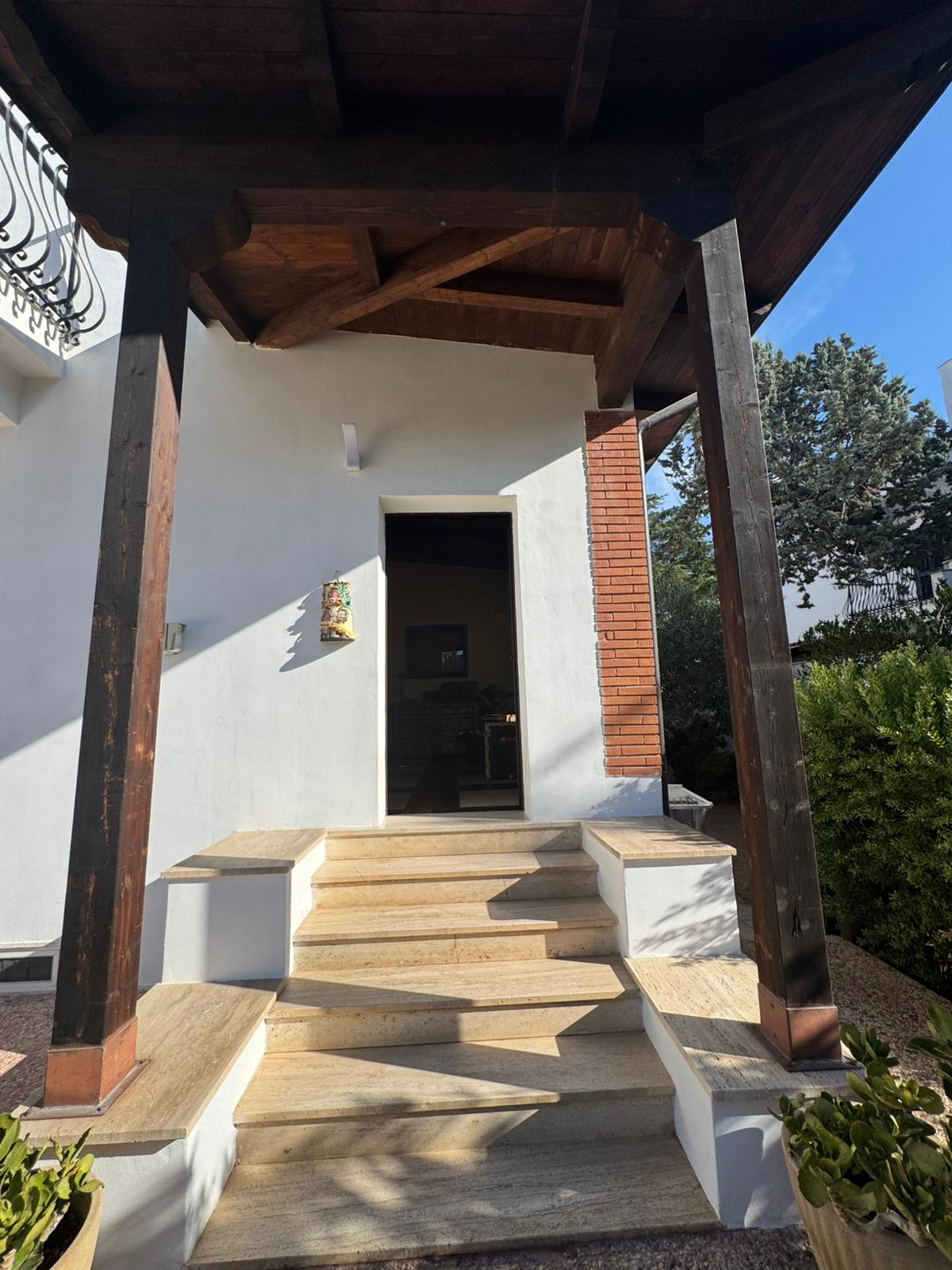 PALESE - VILLA SINGOLA SU TRE LIVELLI