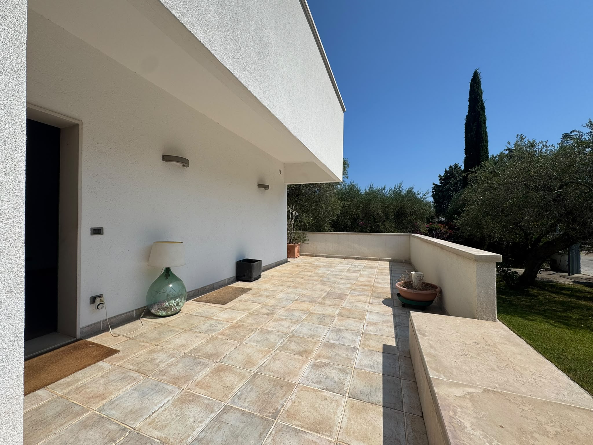 SANTO SPIRITO - VILLA SINGOLA SU 3 LIVELLI