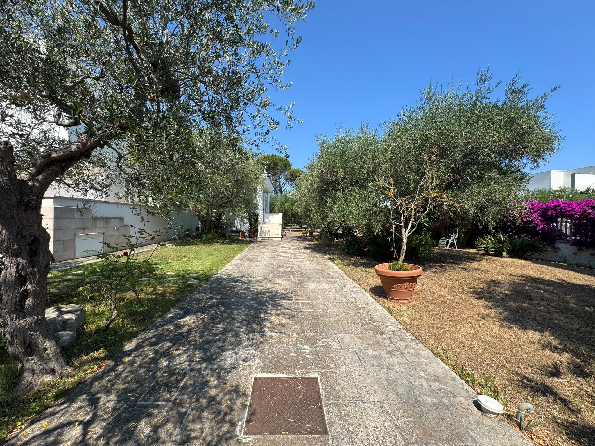 SANTO SPIRITO - VILLA SINGOLA SU 3 LIVELLI