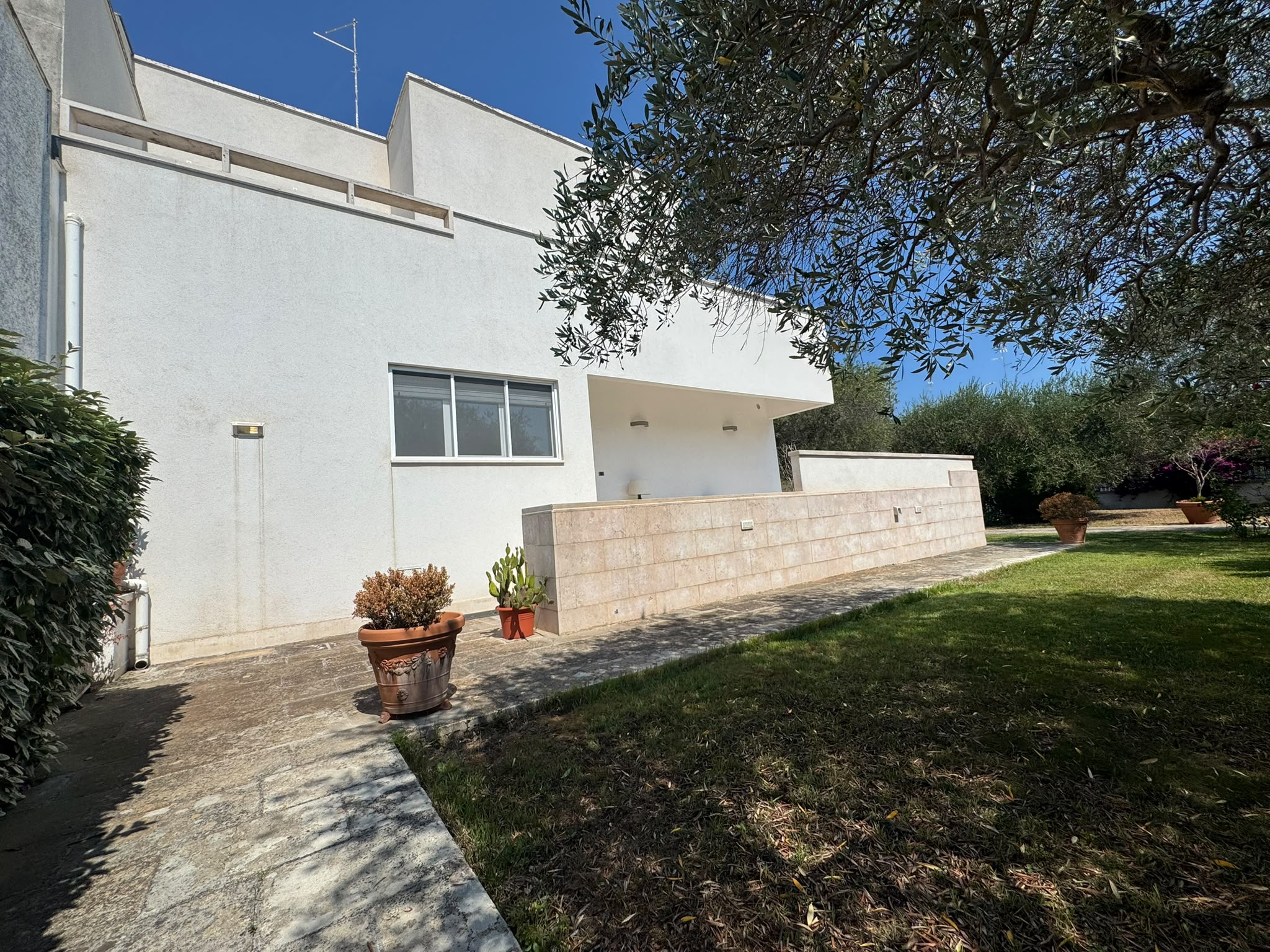 SANTO SPIRITO - VILLA SINGOLA SU 3 LIVELLI