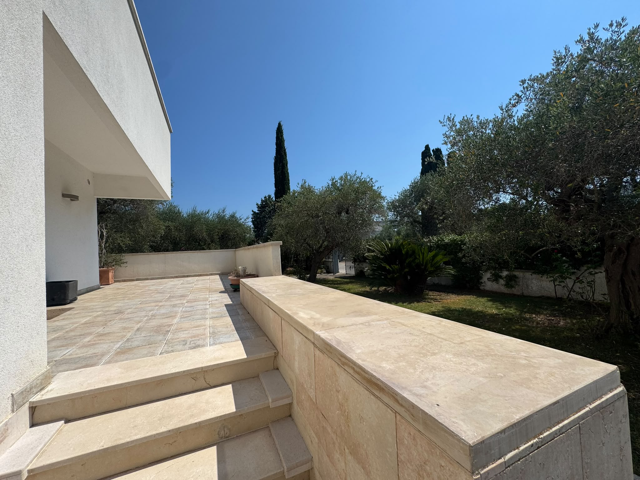 SANTO SPIRITO - VILLA SINGOLA SU 3 LIVELLI