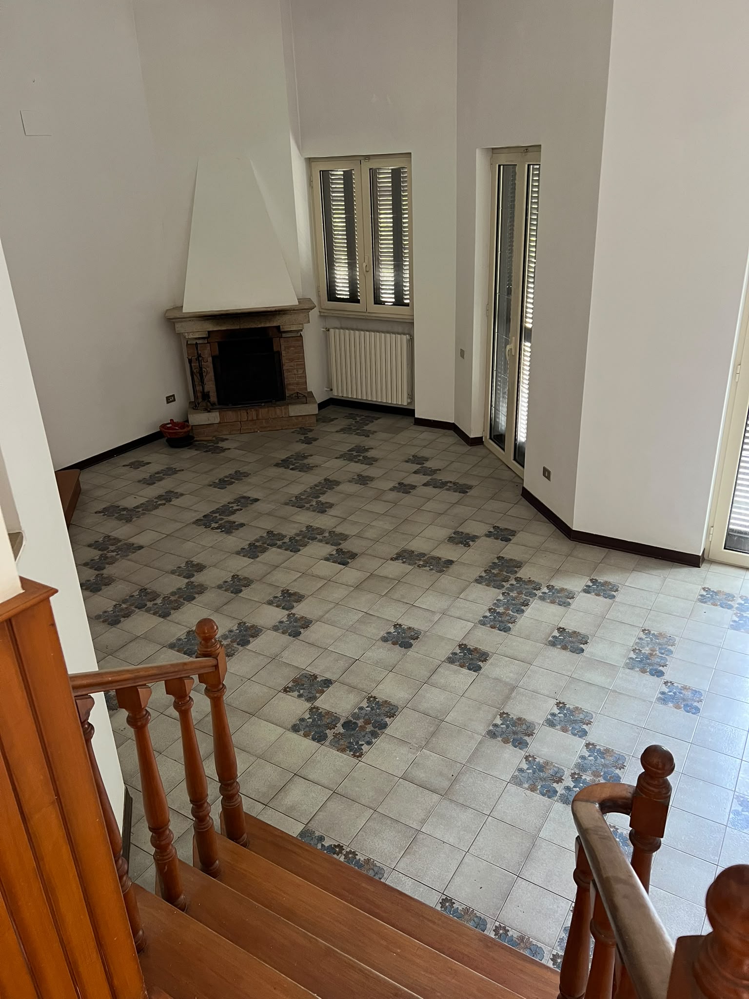 SANTO SPIRITO  - VILLA SINGOLA SU TRE LIVELLI