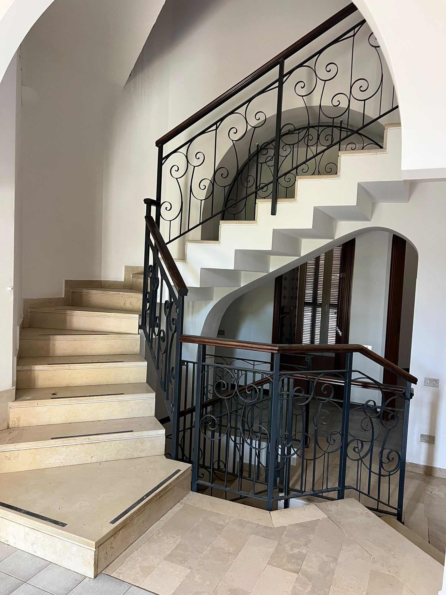 SANTO SPIRITO  - VILLA SINGOLA SU TRE LIVELLI