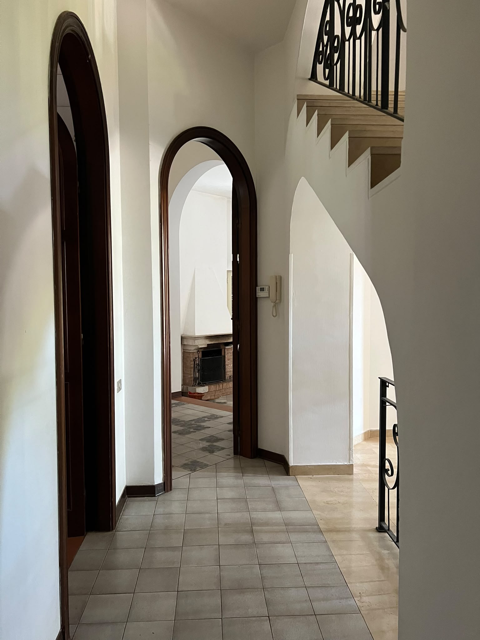 SANTO SPIRITO  - VILLA SINGOLA SU TRE LIVELLI