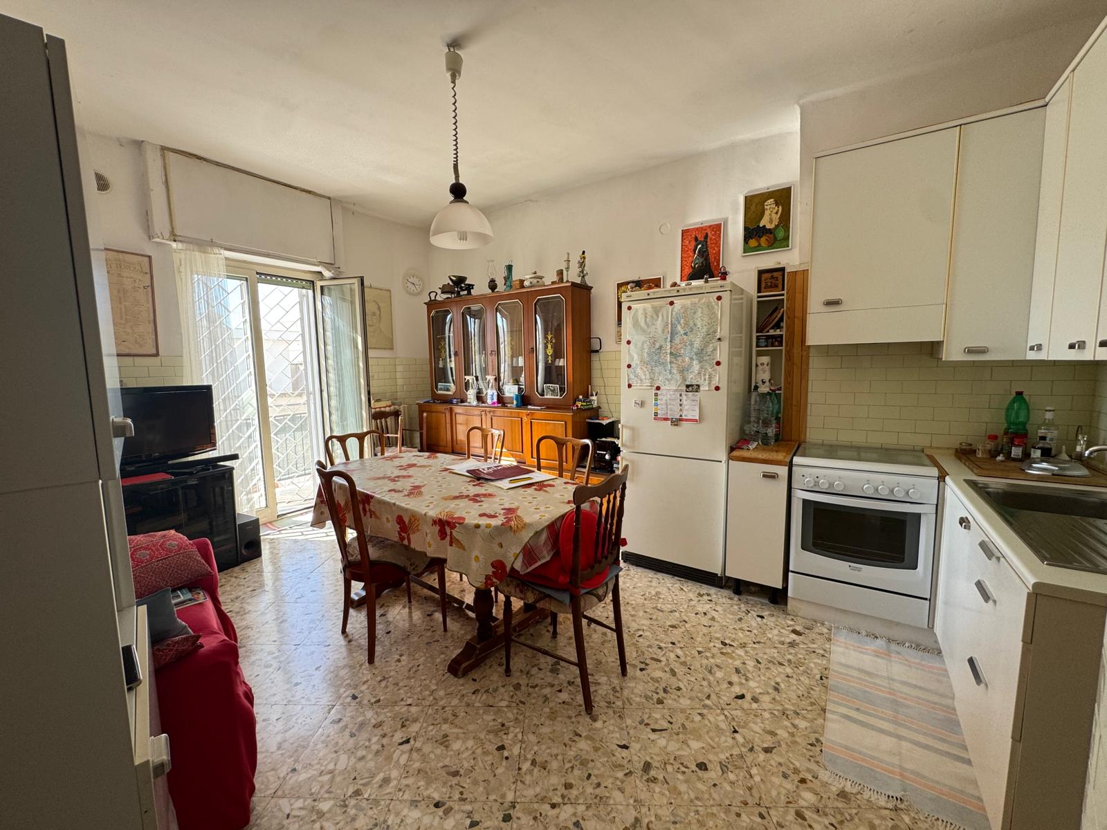 BITONTO - APPARTAMENTO 4 VANI + ACC.