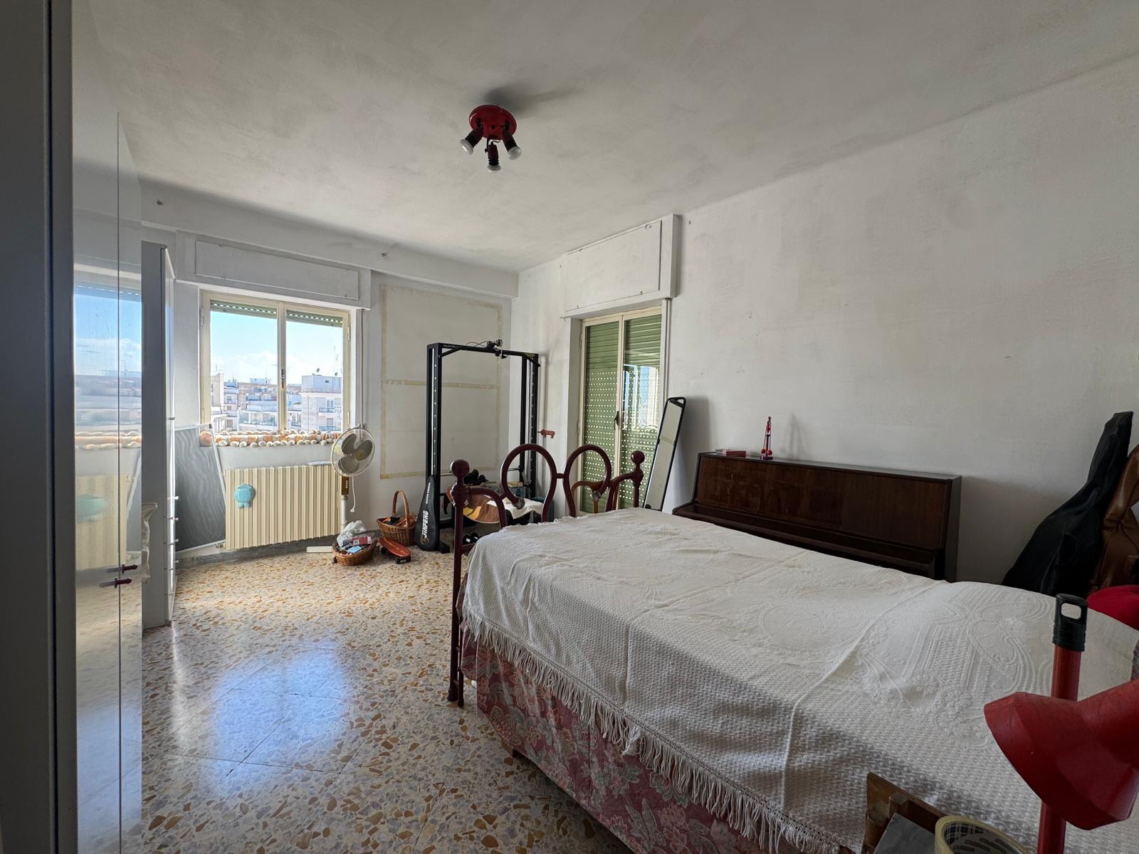 BITONTO - APPARTAMENTO 4 VANI + ACC.