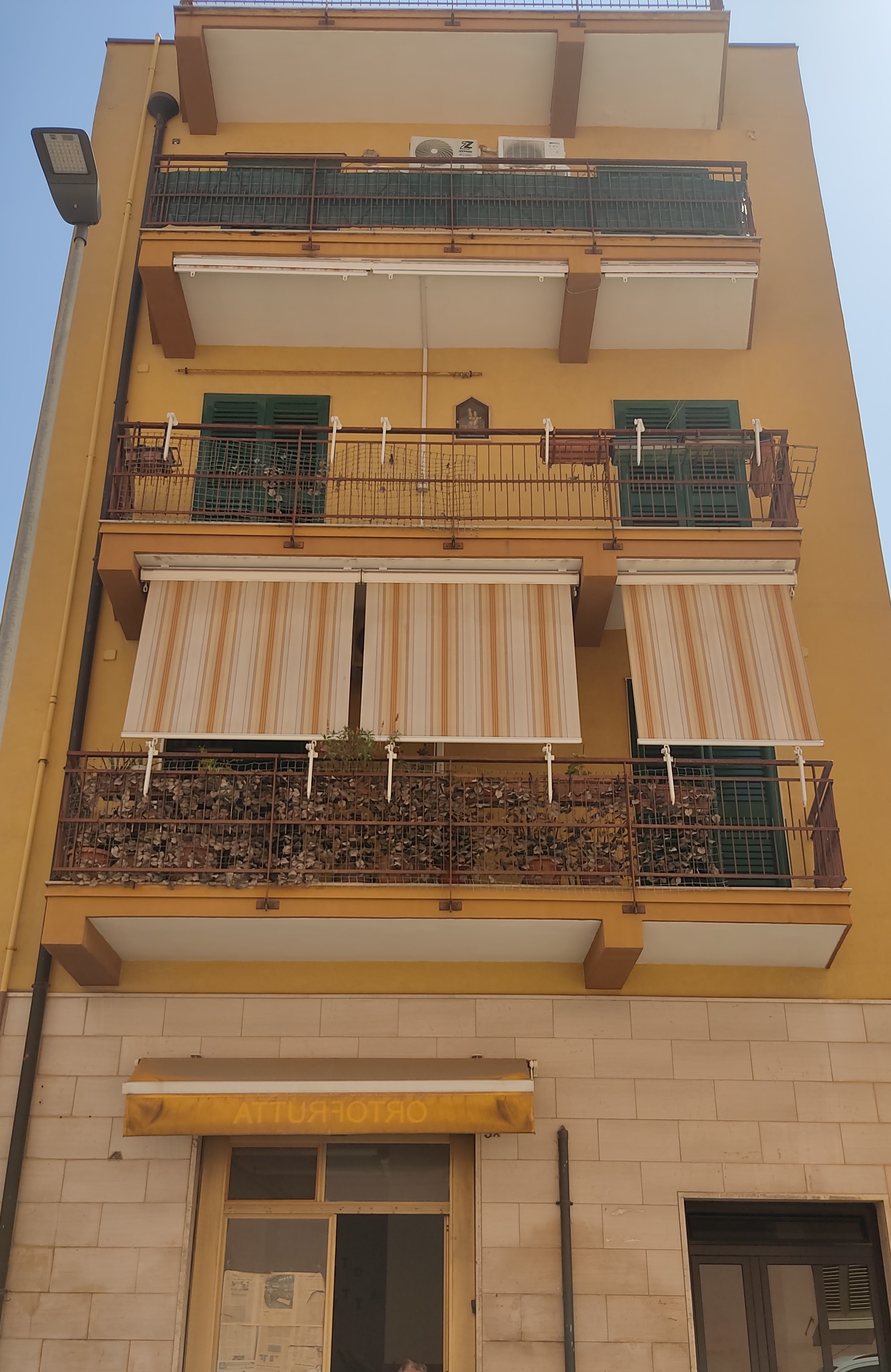Quadrilocale in vendita a Bari, in Via Cassala, 9