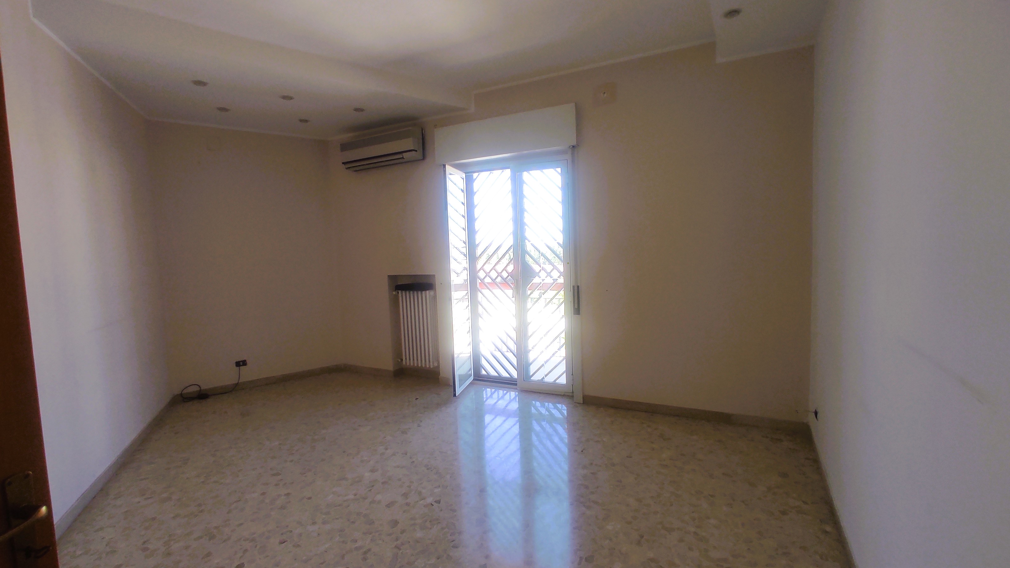 Quadrilocale in vendita in Largo F. Crispi, 2
