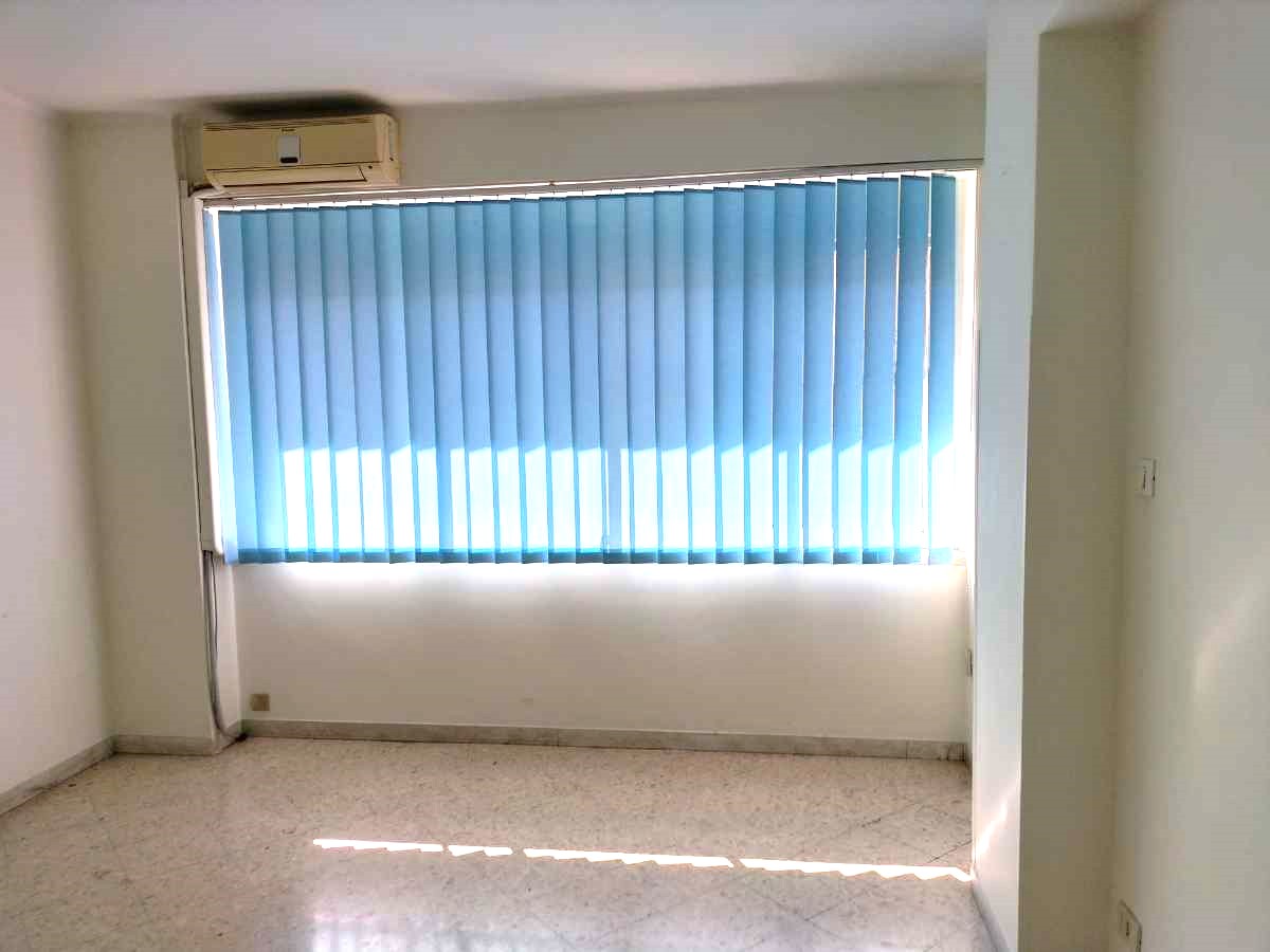 Bari (MURAT) Centrale Tre vani e accessori. Stabile signorile.