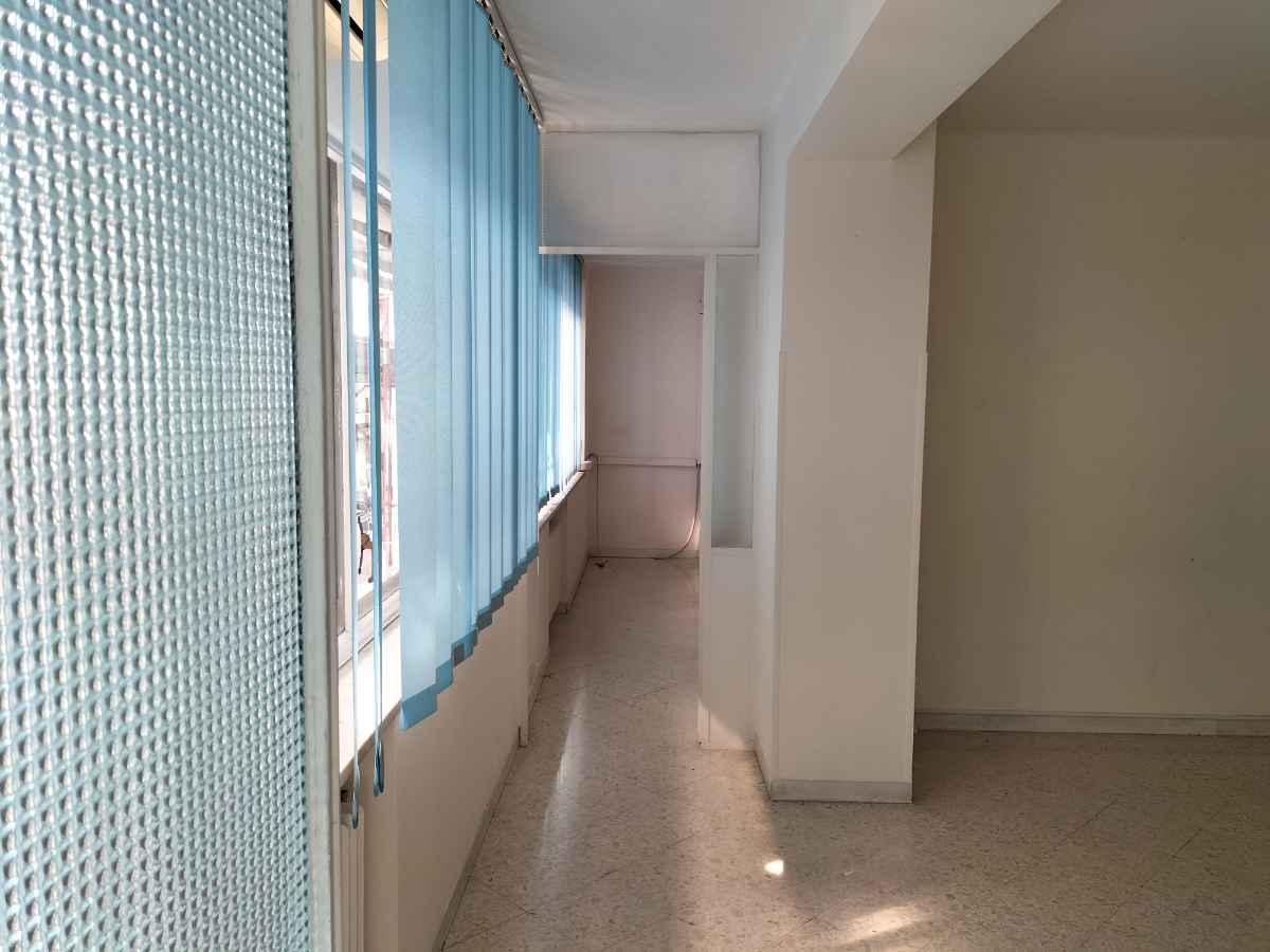 Bari (MURAT) Centrale Tre vani e accessori. Stabile signorile.