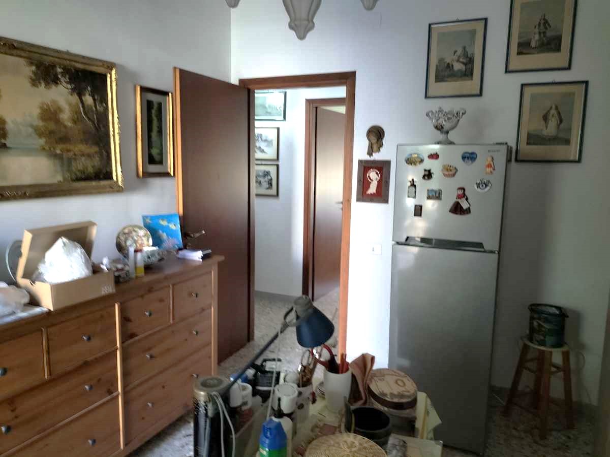 Bari (Parco Serri) Via Castelluccio. NUDA PROPRIETA'. 4 Vani e accessori. Posto auto
