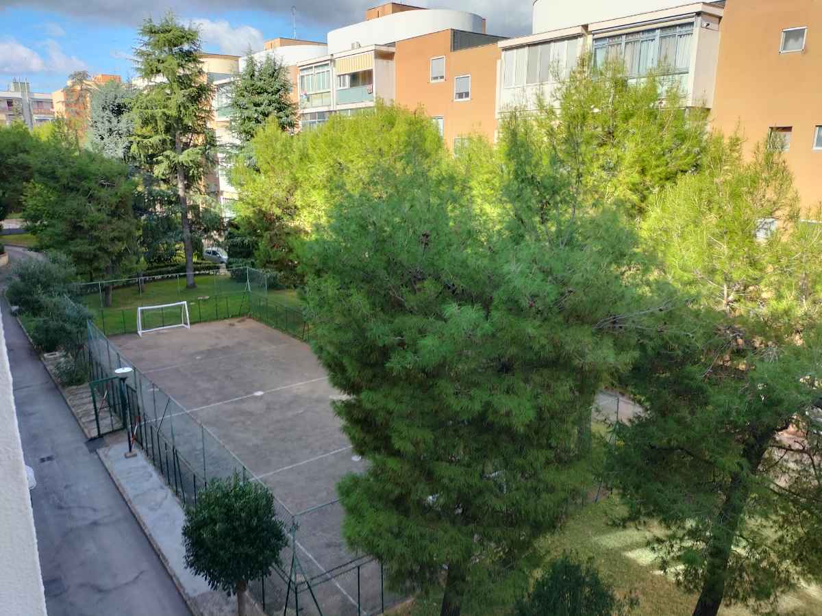 Bari (Parco Serri) Via Castelluccio. NUDA PROPRIETA'. 4 Vani e accessori. Posto auto
