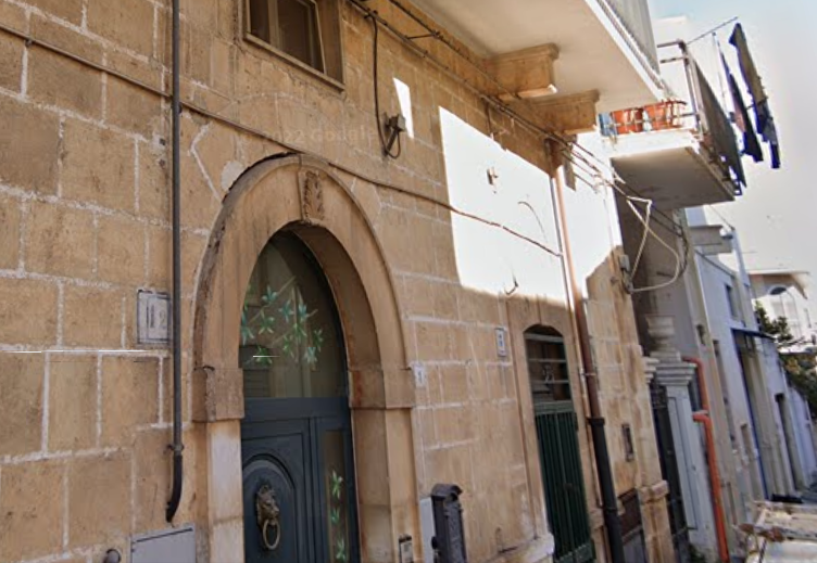 Sannicandro di Bari (Bari) libera casa indipendente su unico livello.