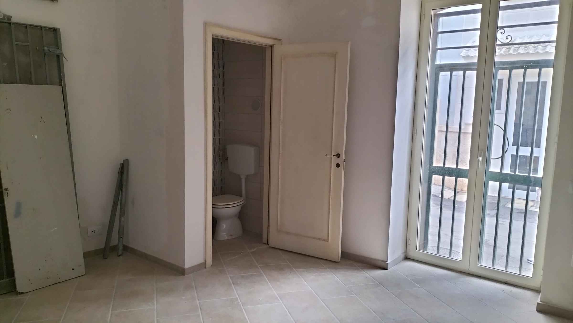 Sannicandro di Bari (Bari) libera casa indipendente su unico livello.