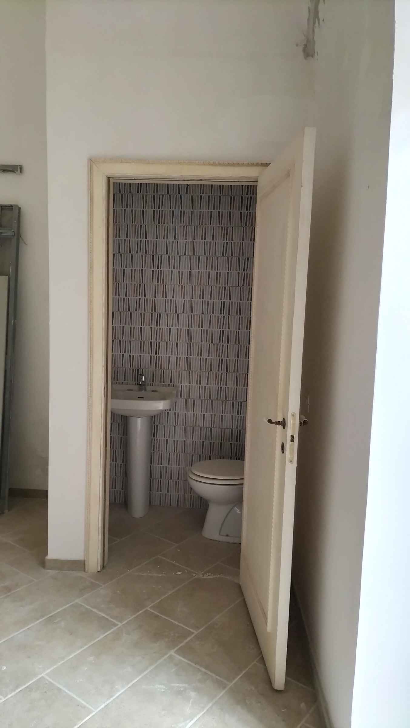 Sannicandro di Bari (Bari) libera casa indipendente su unico livello.