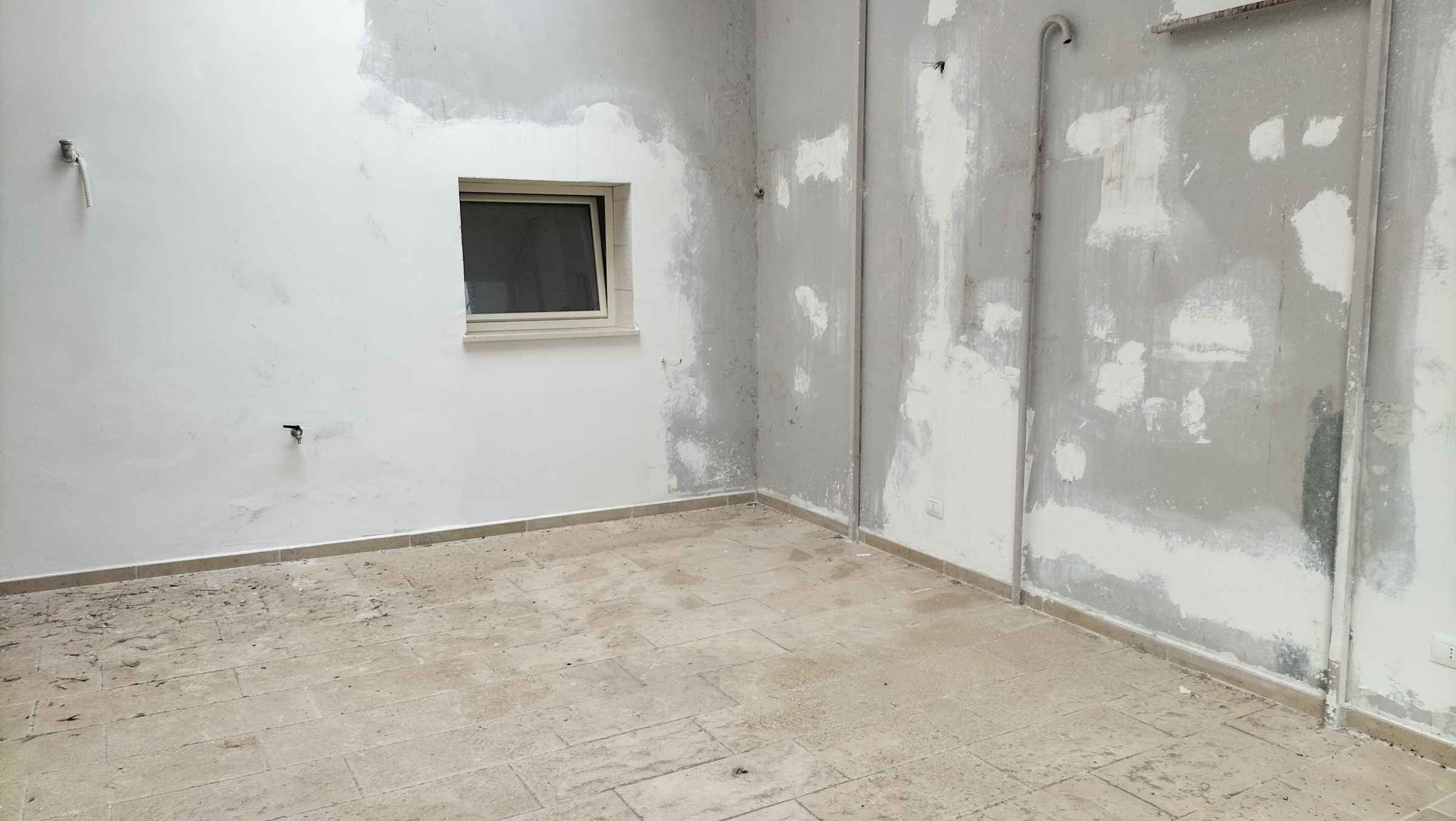 Sannicandro di Bari (Bari) libera casa indipendente su unico livello.