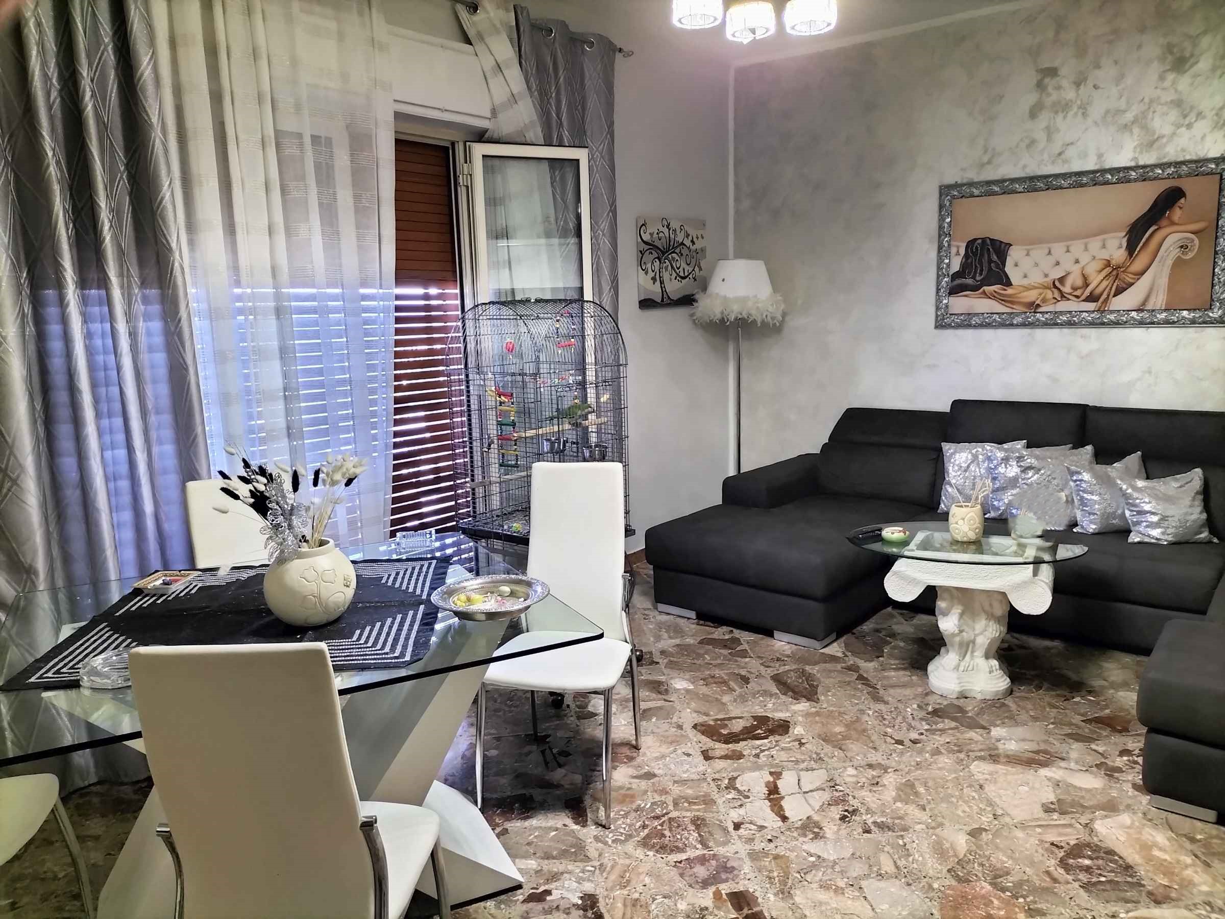 Sannicandro di Bari (Bari) Ampio e luminoso tre vani e accessori.