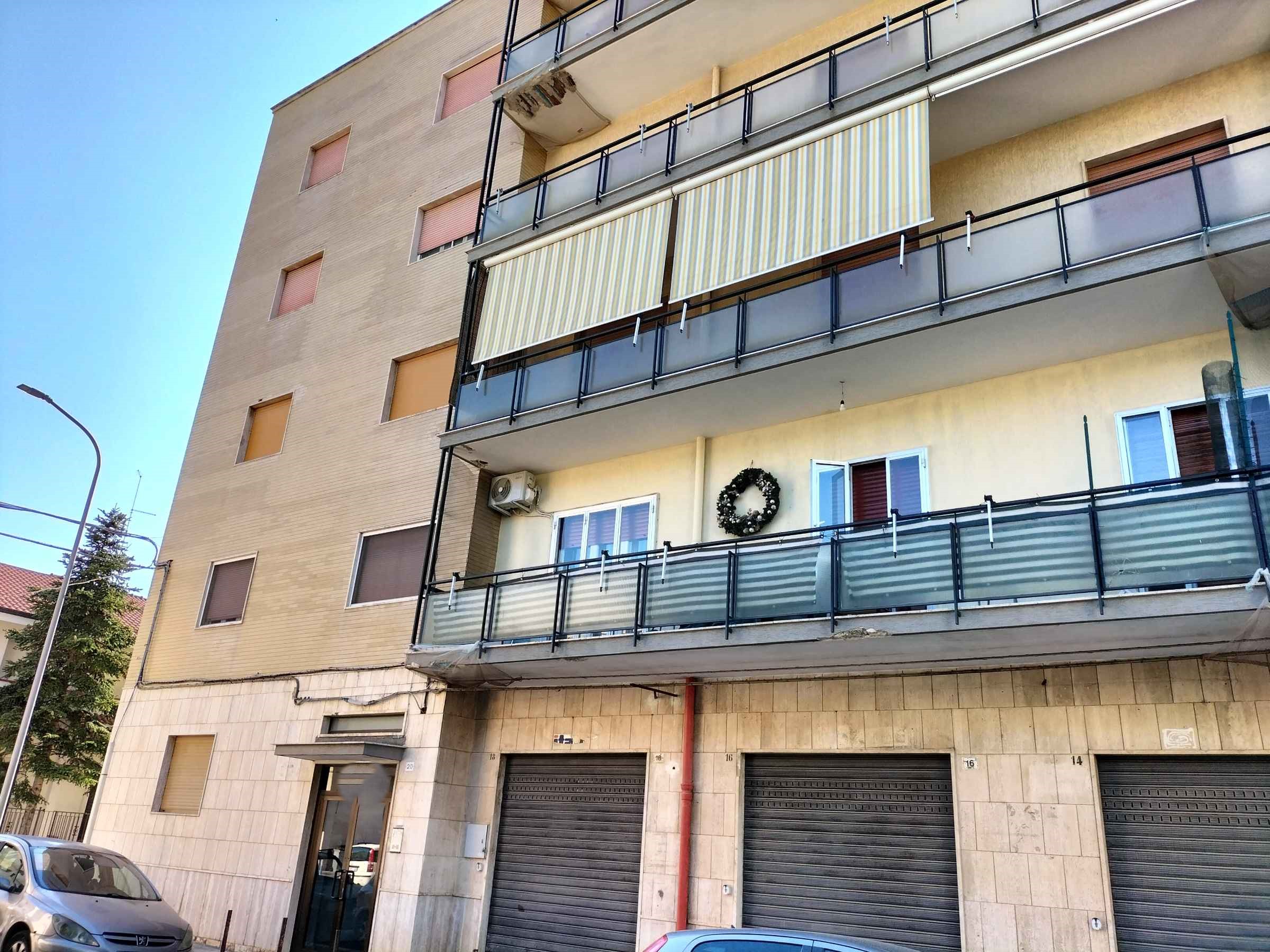 Sannicandro di Bari (Bari) Ampio e luminoso tre vani e accessori.