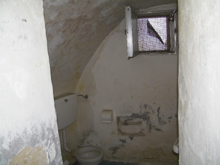 Cassano delle Murge (Bari) Casa indipendente da ristrutturare.
