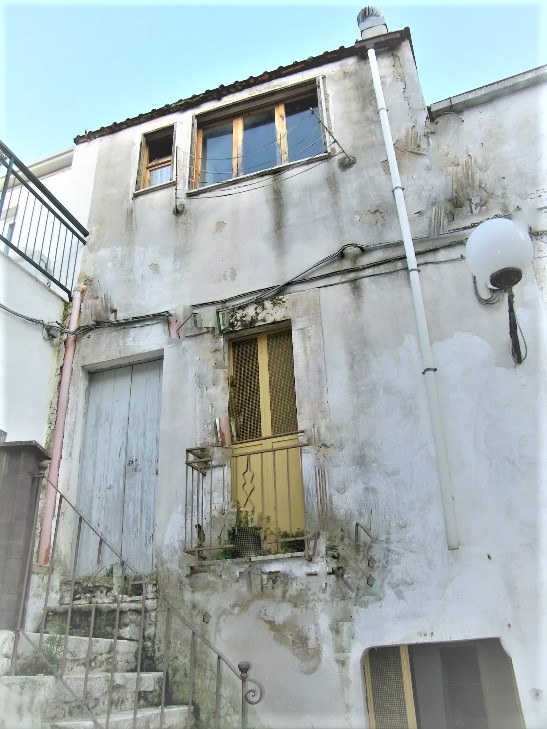 Cassano delle Murge (Bari) Casa indipendente da ristrutturare.