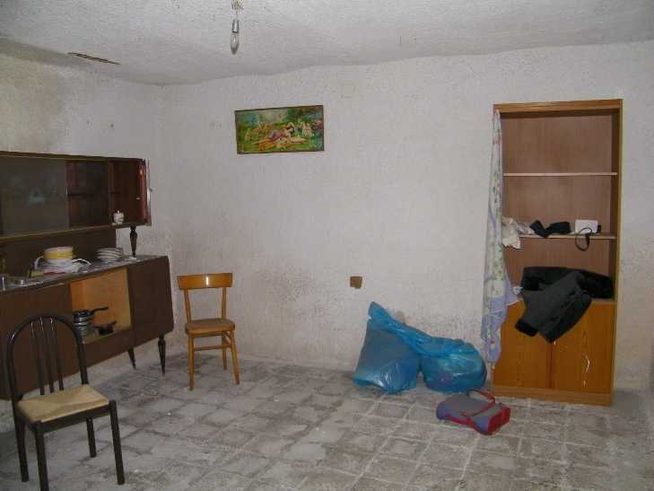 Cassano delle Murge (Bari) Casa indipendente da ristrutturare.
