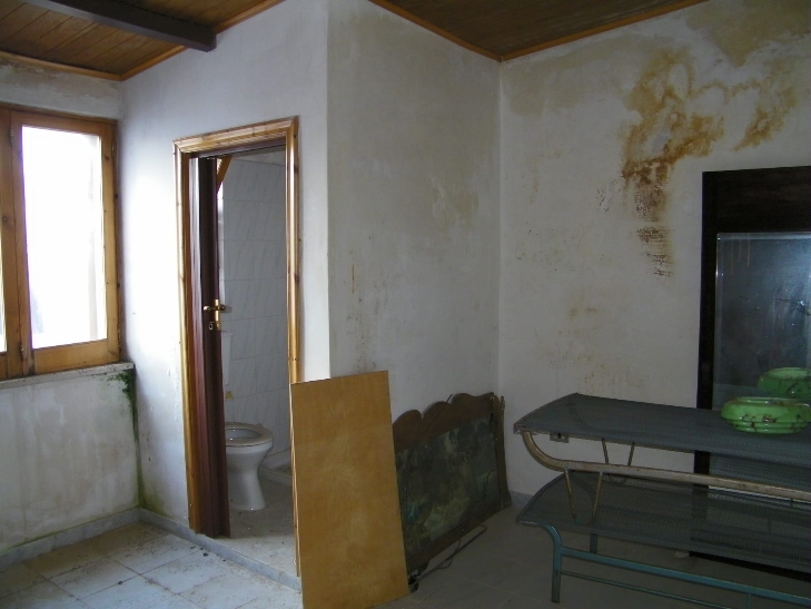 Cassano delle Murge (Bari) Casa indipendente da ristrutturare.