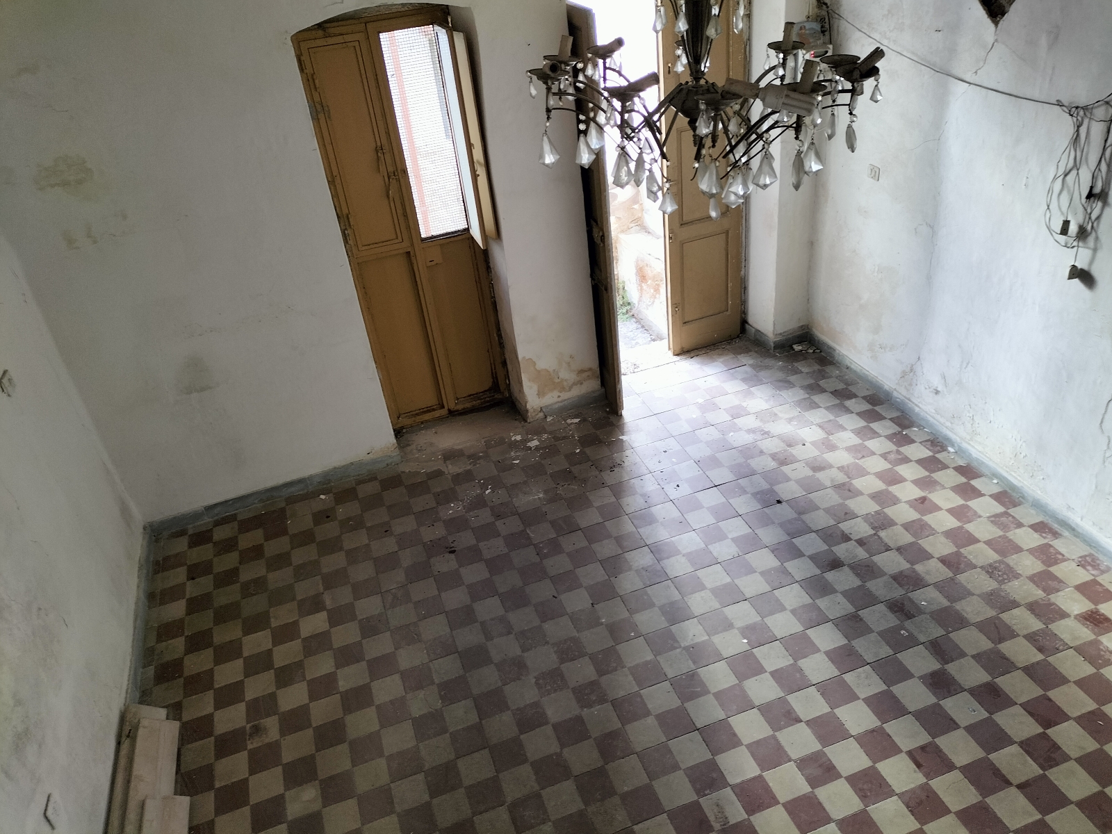 Cassano delle Murge (Bari) Casa indipendente da ristrutturare.