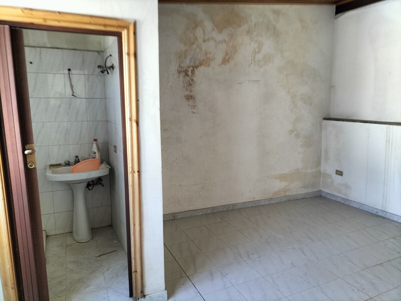 Cassano delle Murge (Bari) Casa indipendente da ristrutturare.
