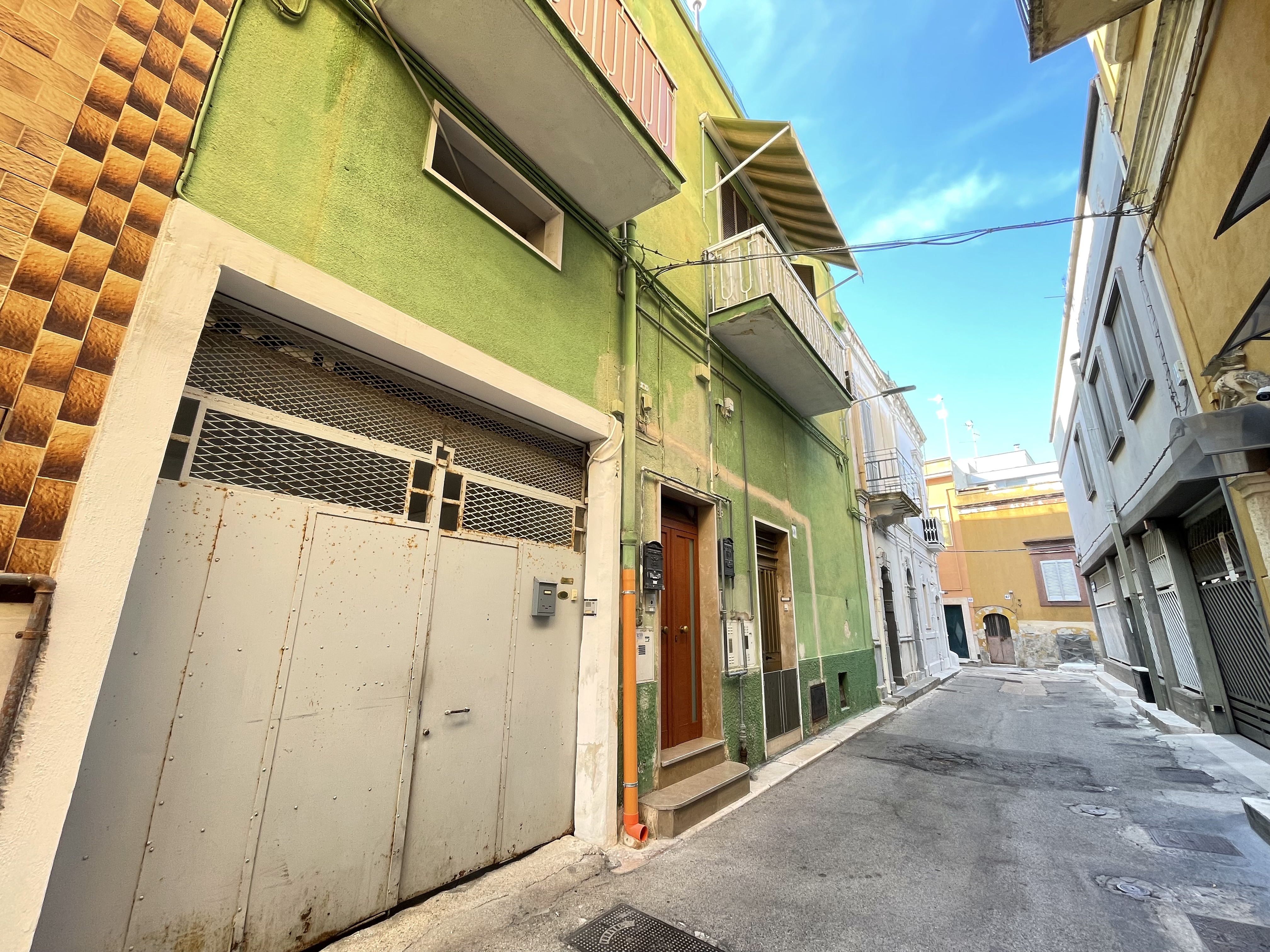 CASA INDIPENDENTE CON TERRAZZO E BOX AUTO