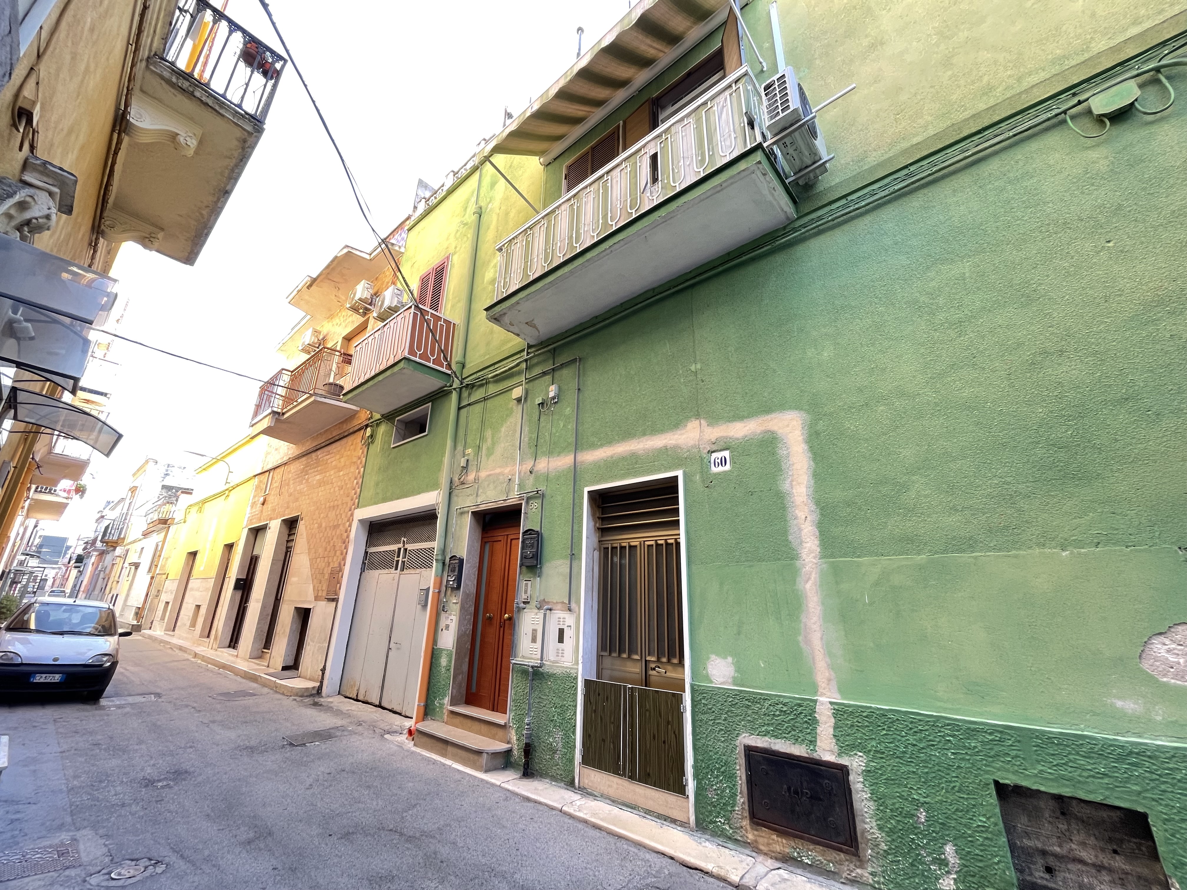 CASA INDIPENDENTE CON TERRAZZO E BOX AUTO