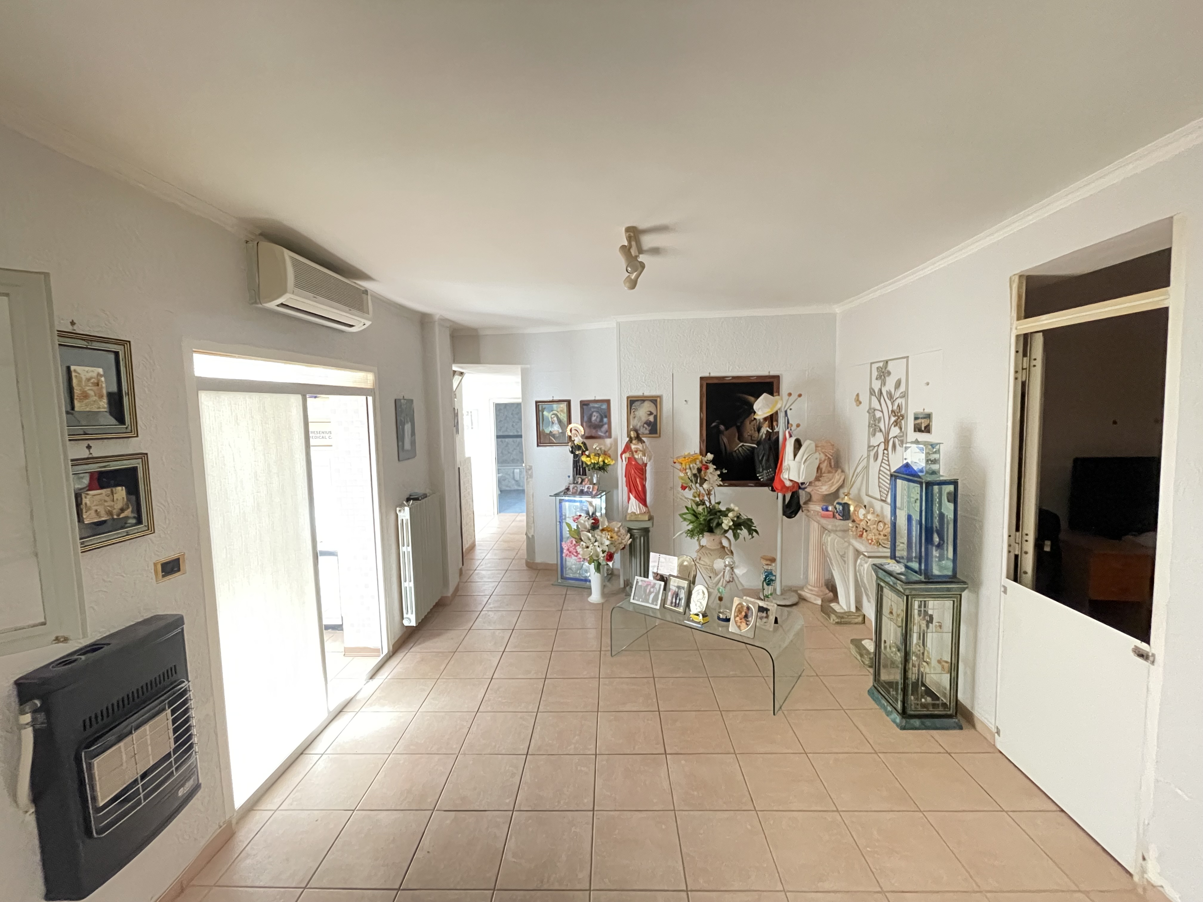 CASA INDIPENDENTE CON TERRAZZO E BOX AUTO