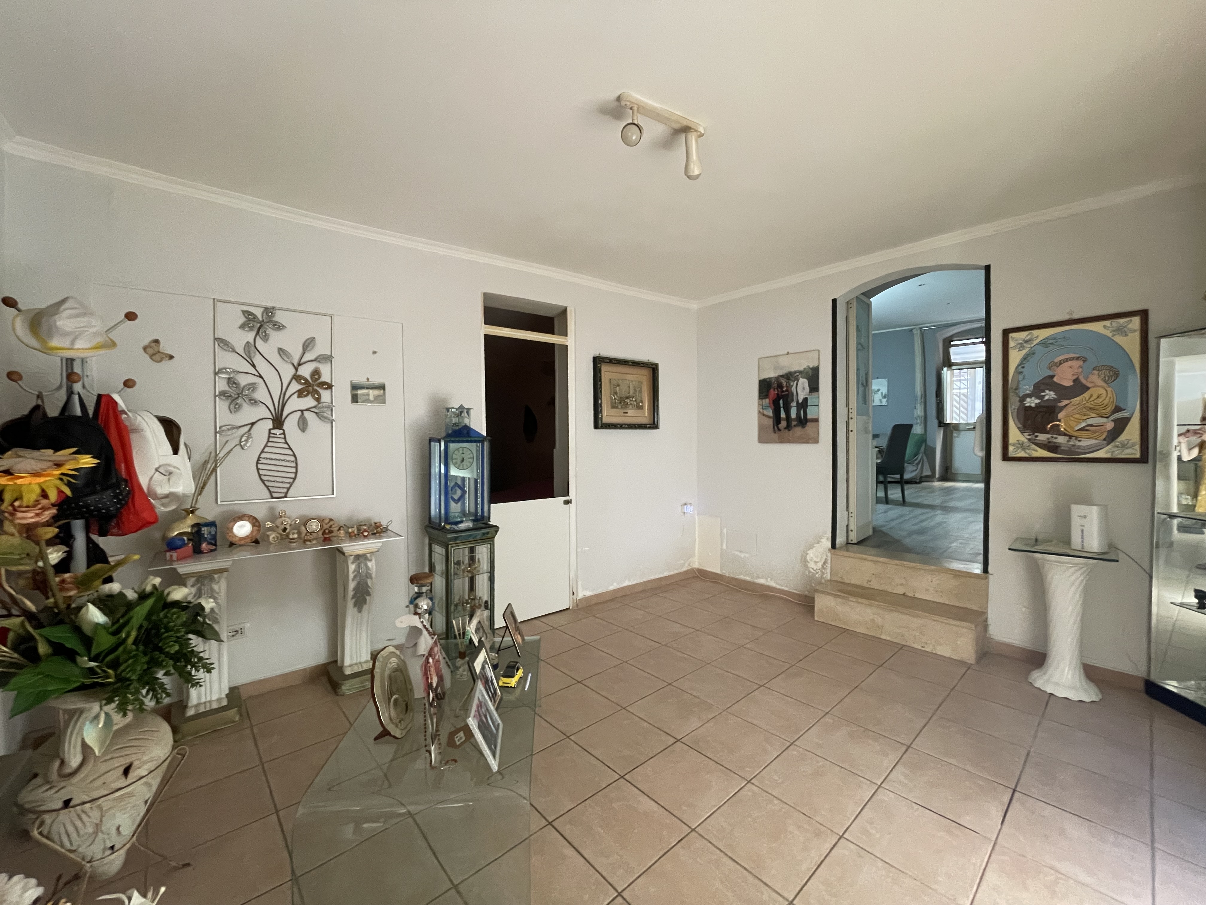 CASA INDIPENDENTE CON TERRAZZO E BOX AUTO