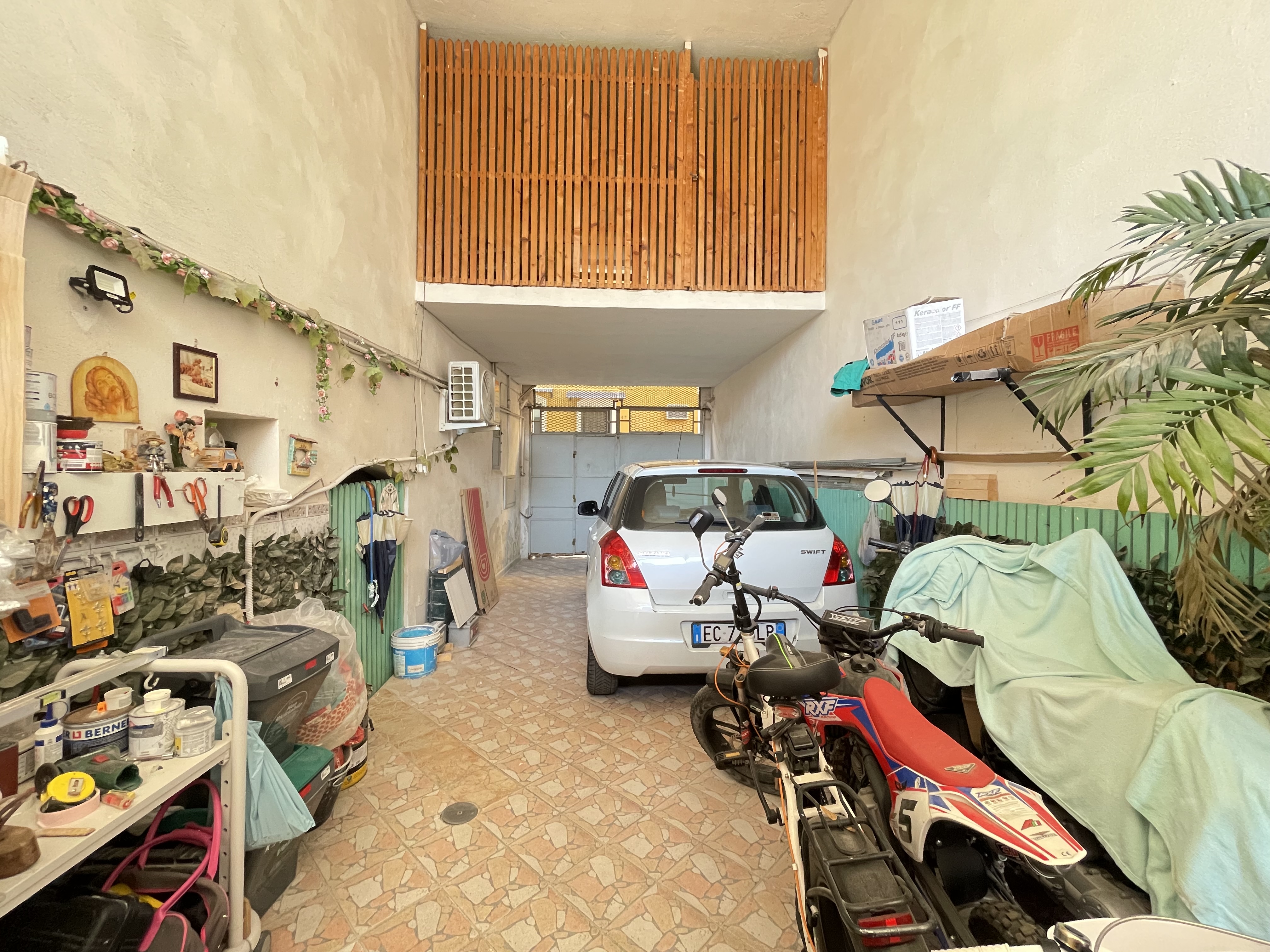 CASA INDIPENDENTE CON TERRAZZO E BOX AUTO