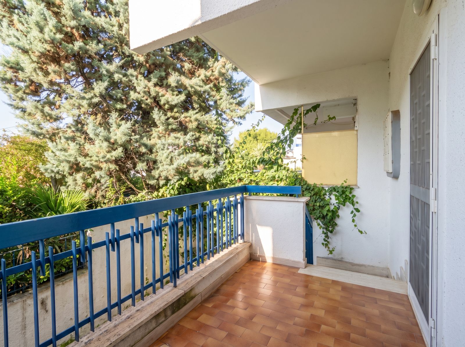 VILLINO A SCHIERA SU TRE LIVELLI CON GIARDINO