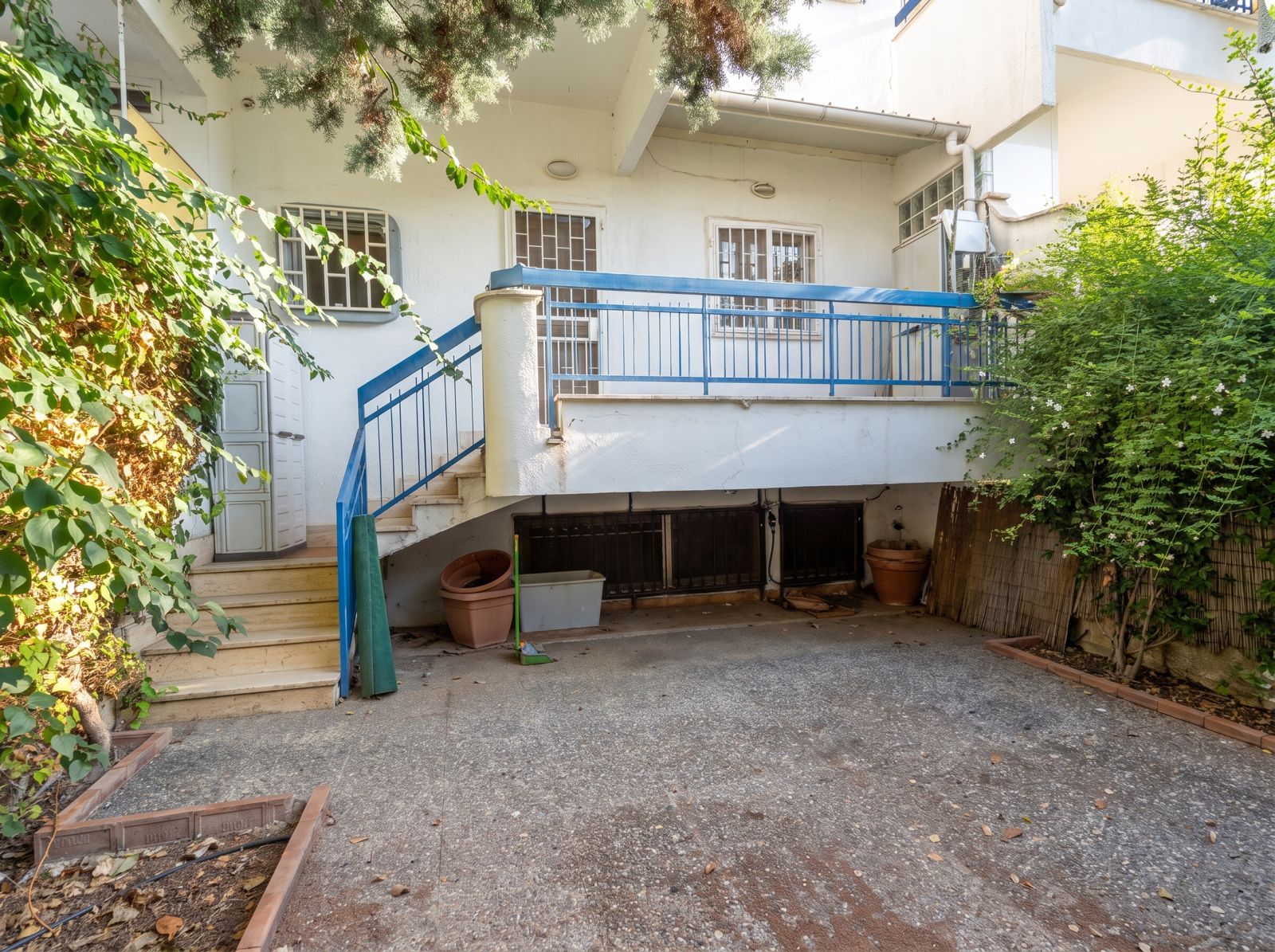 VILLINO A SCHIERA SU TRE LIVELLI CON GIARDINO