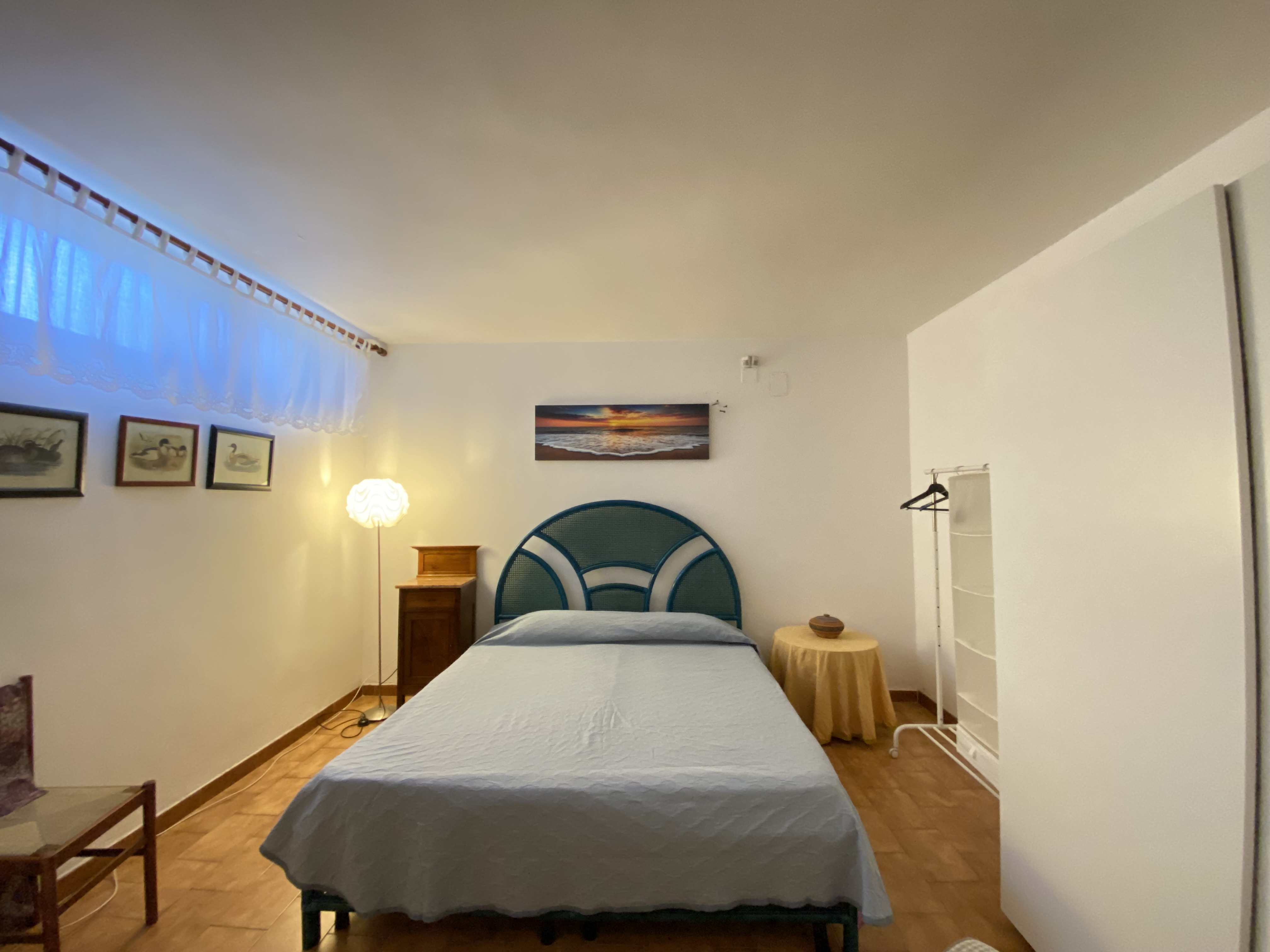 VILLA RIFINITA DISPOSTA SU TRE LIVELLI CON AMPIO GIARDINO