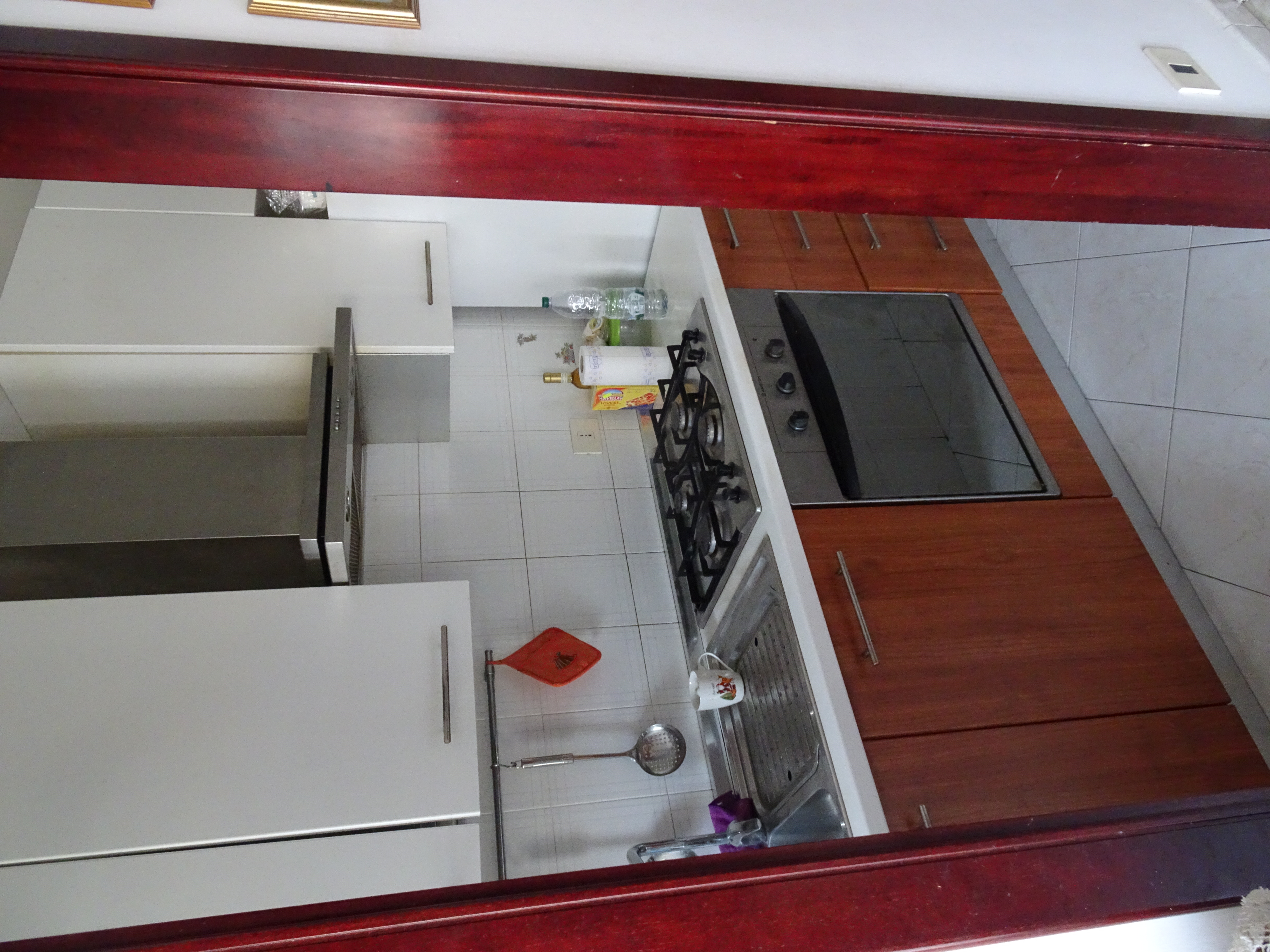 Ingresso indipendente, ampio 3 vani con doppi servizi, soffitta, terrazzo e box