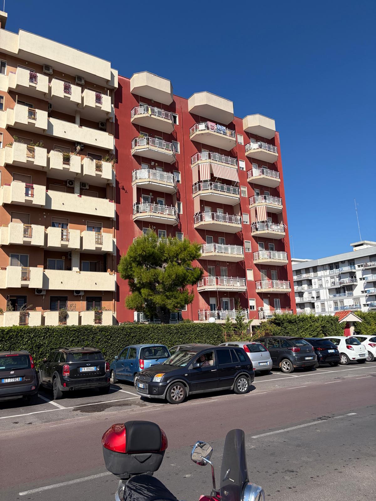 LIBERO 4 VANI + ACC. CANTINA POSTO AUTO. VISTA MARE