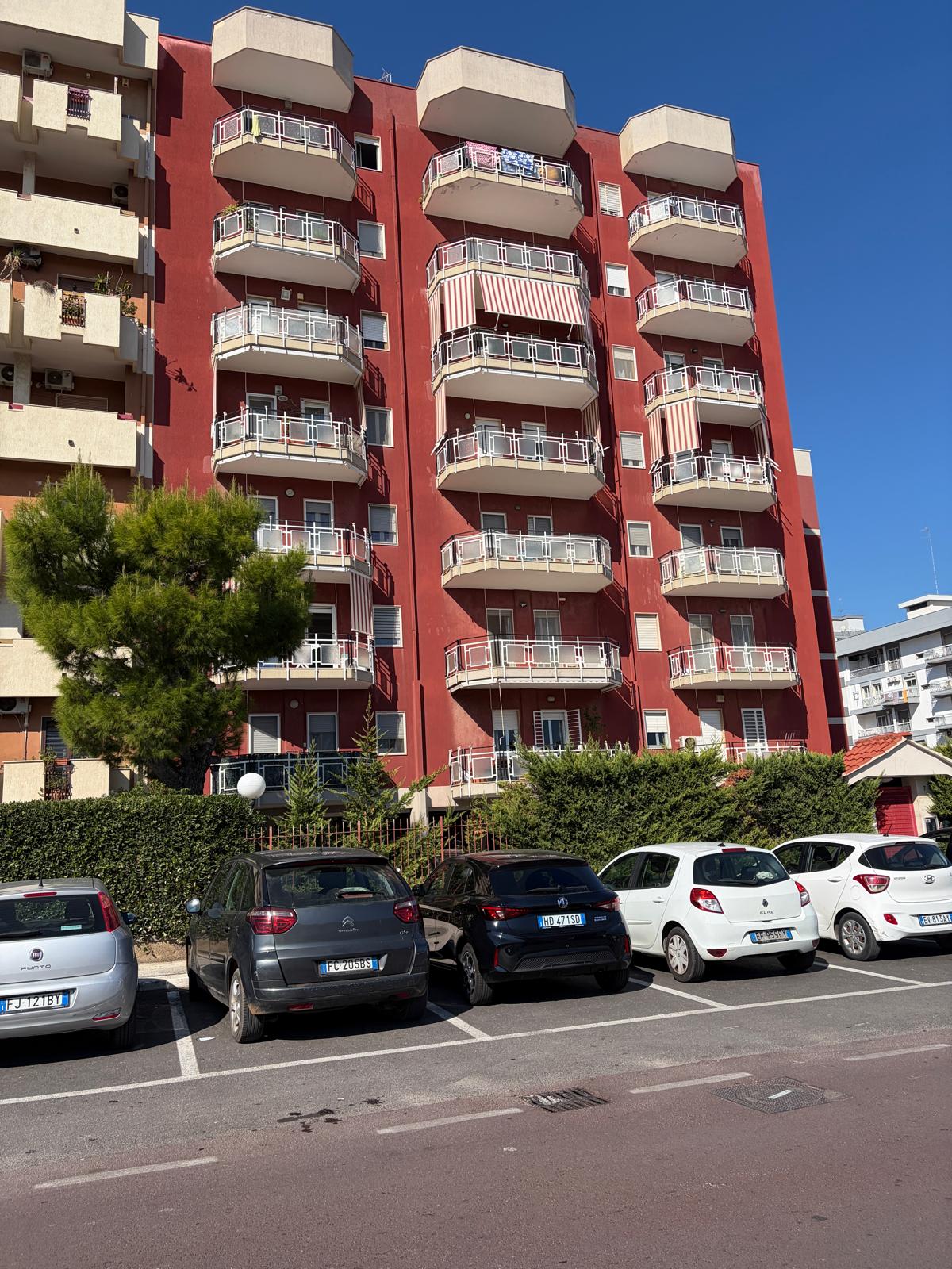 LIBERO 4 VANI + ACC. CANTINA POSTO AUTO. VISTA MARE