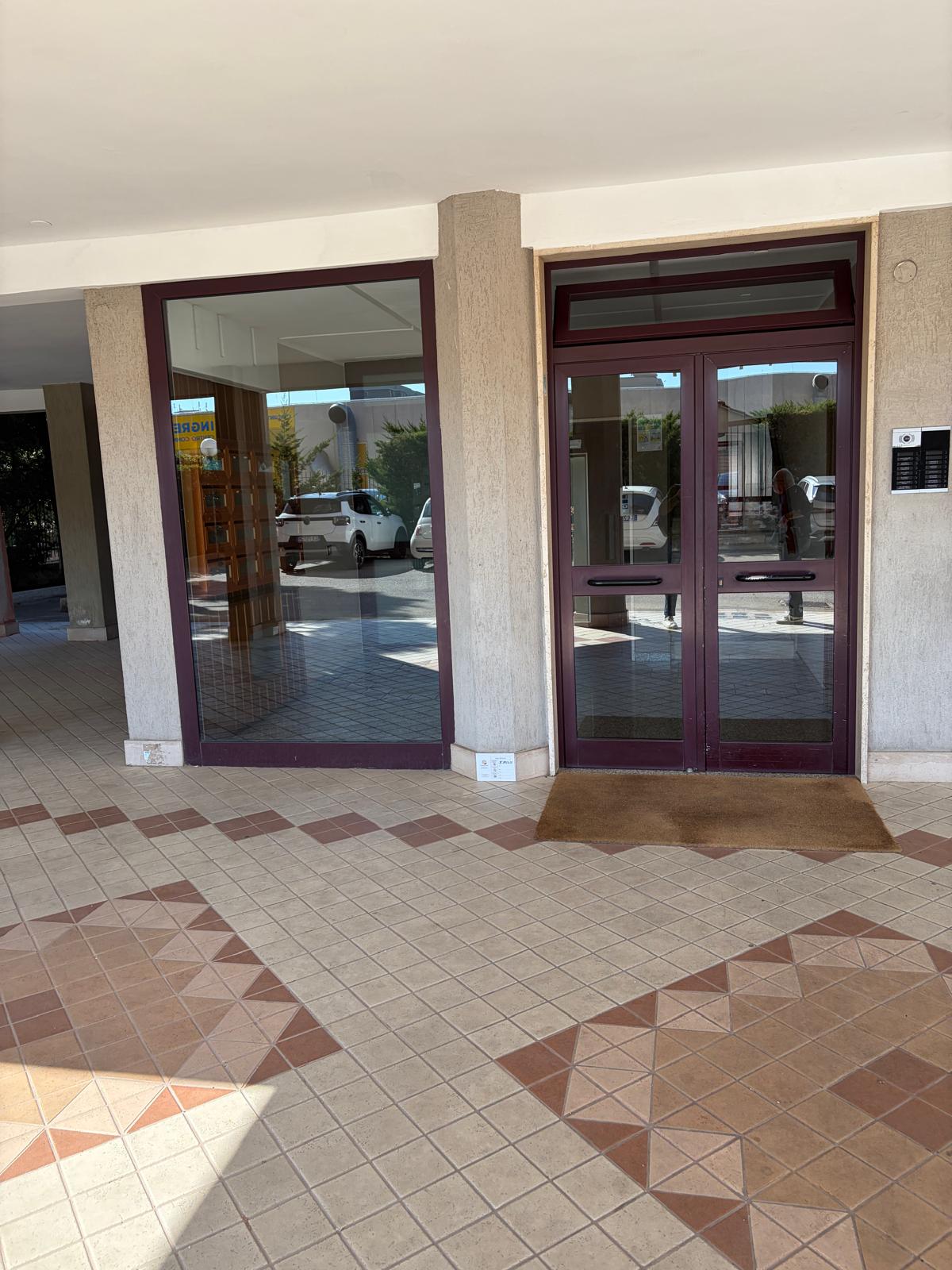 LIBERO 4 VANI + ACC. CANTINA POSTO AUTO. VISTA MARE