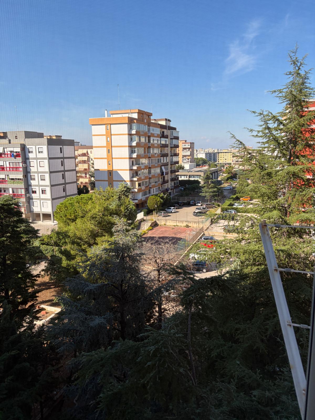LIBERO 4 VANI + ACC. CANTINA POSTO AUTO. VISTA MARE