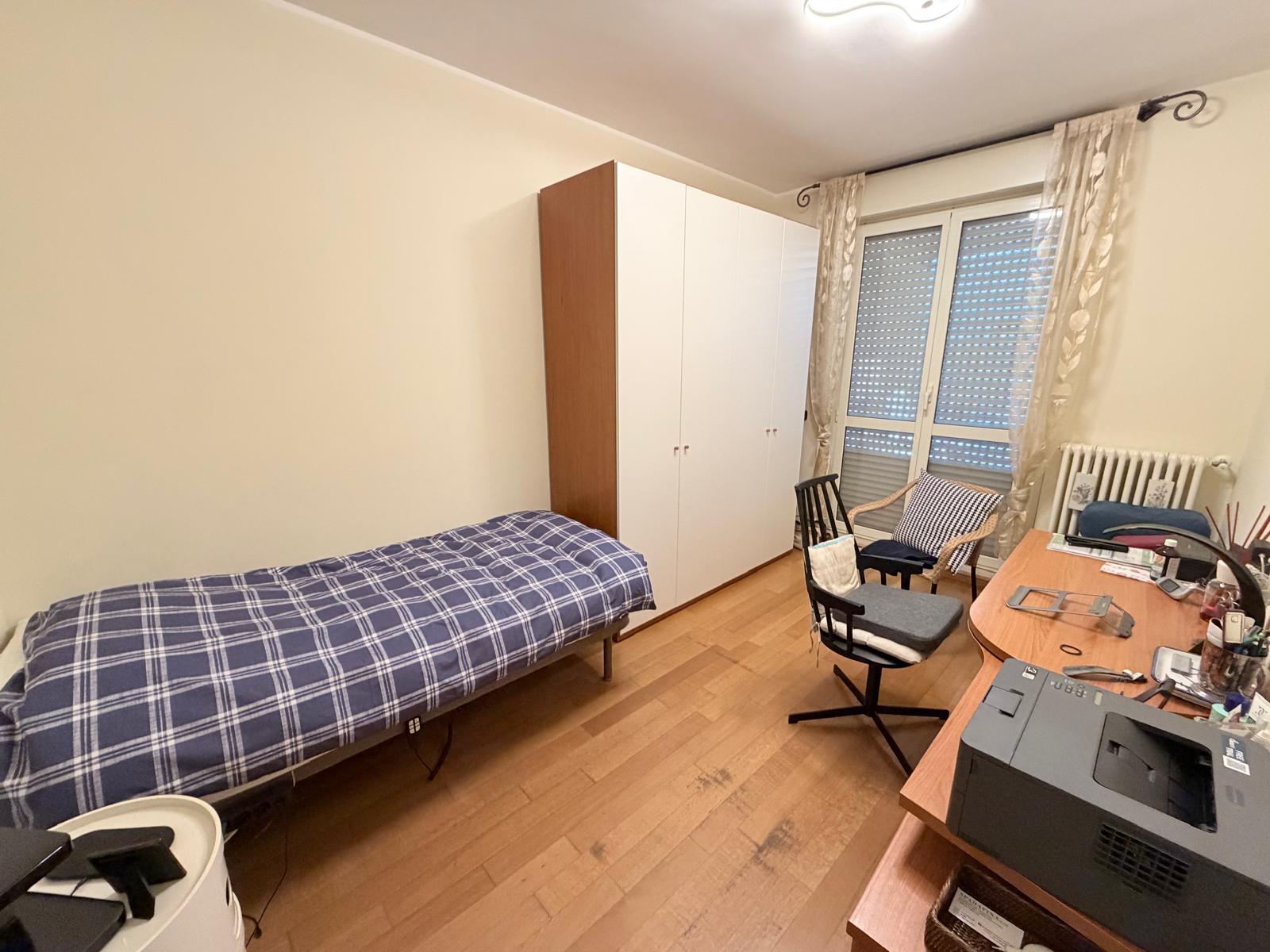 Rifinito attico con terrazzo e grandi balconi, mansarda pergolata e box auto – locato ottimo cliente