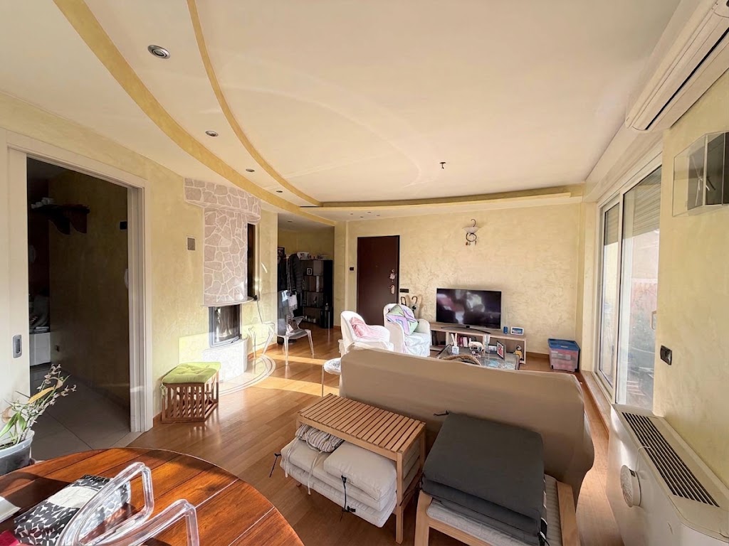 Rifinito attico con terrazzo e grandi balconi, mansarda pergolata e box auto – locato ottimo cliente