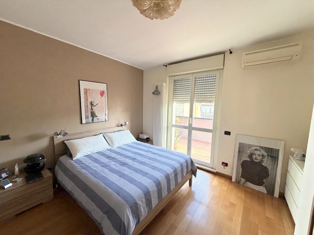 Rifinito attico con terrazzo e grandi balconi, mansarda pergolata e box auto – locato ottimo cliente