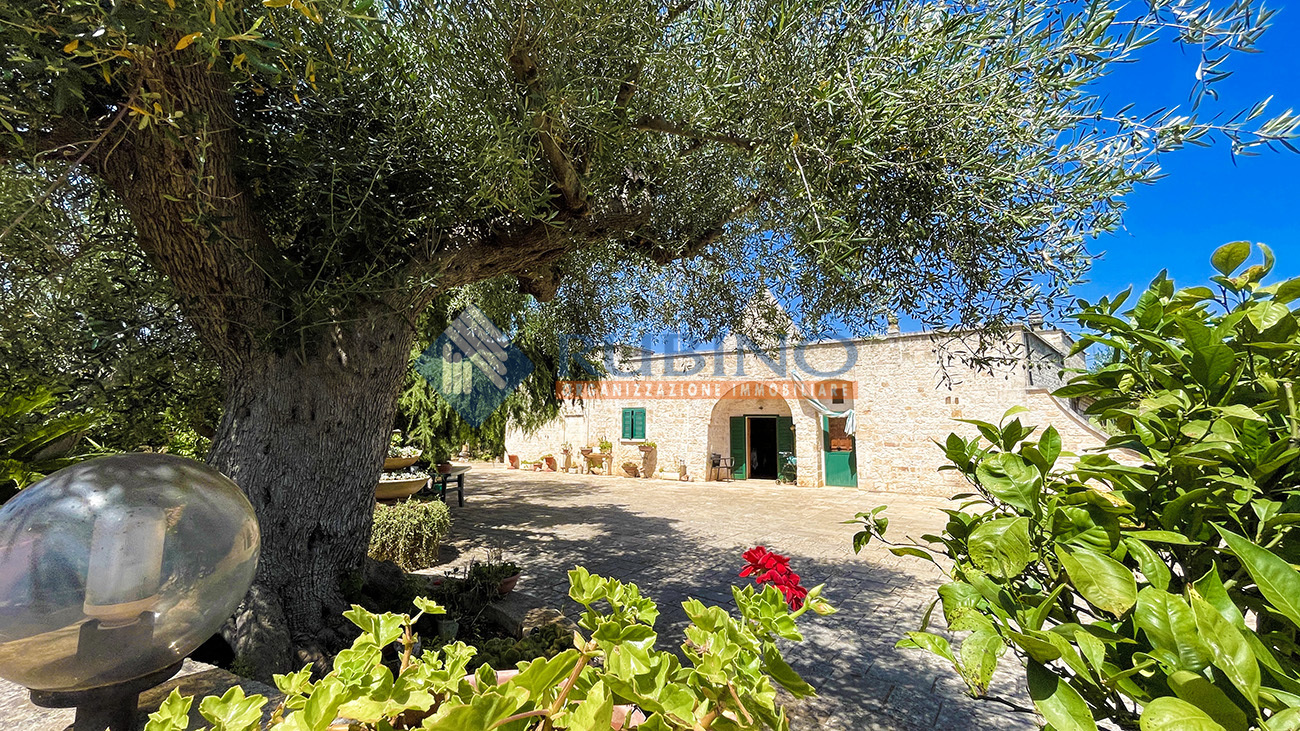 Caratteristica abitazione con trulli