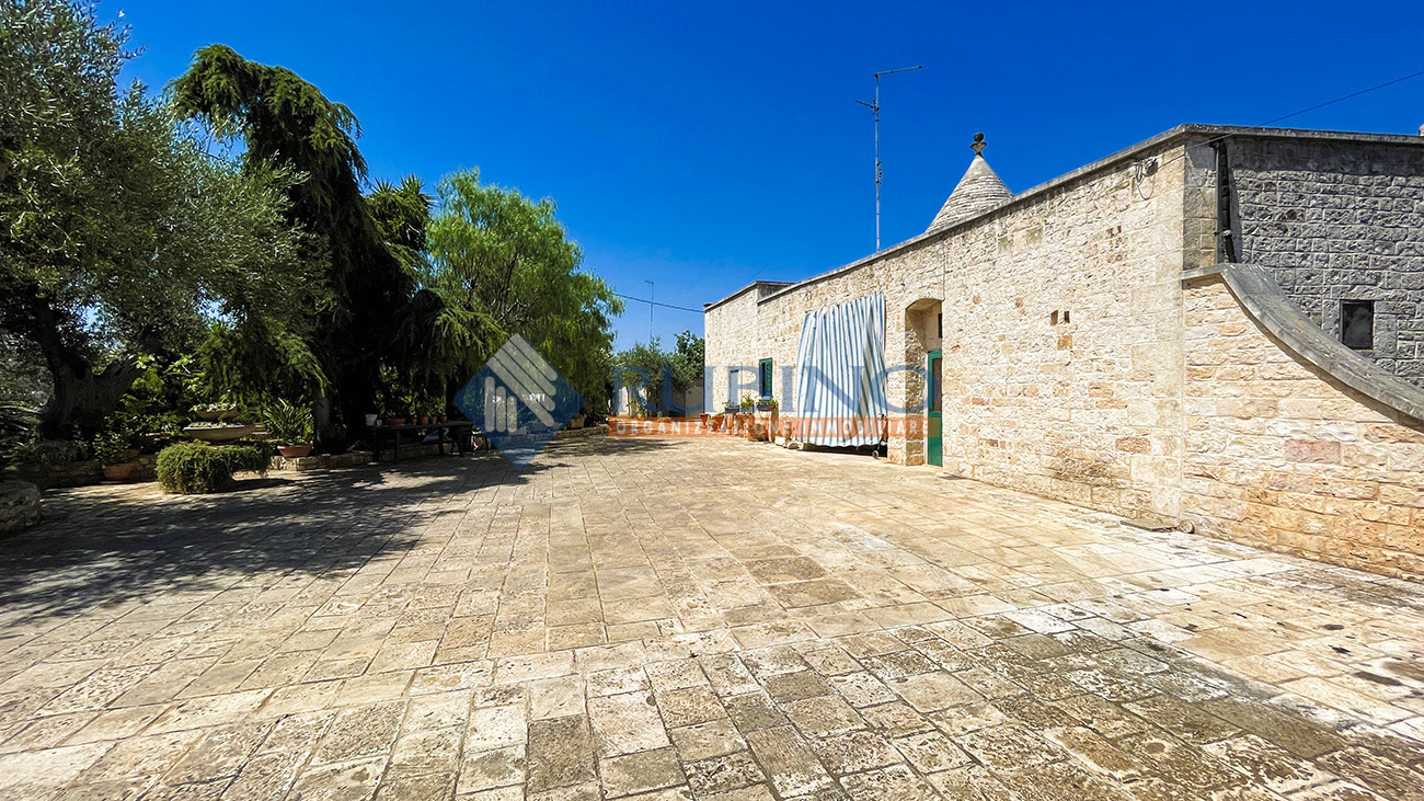 Caratteristica abitazione con trulli