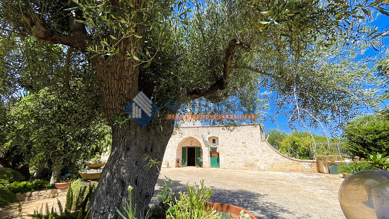 Caratteristica abitazione con trulli
