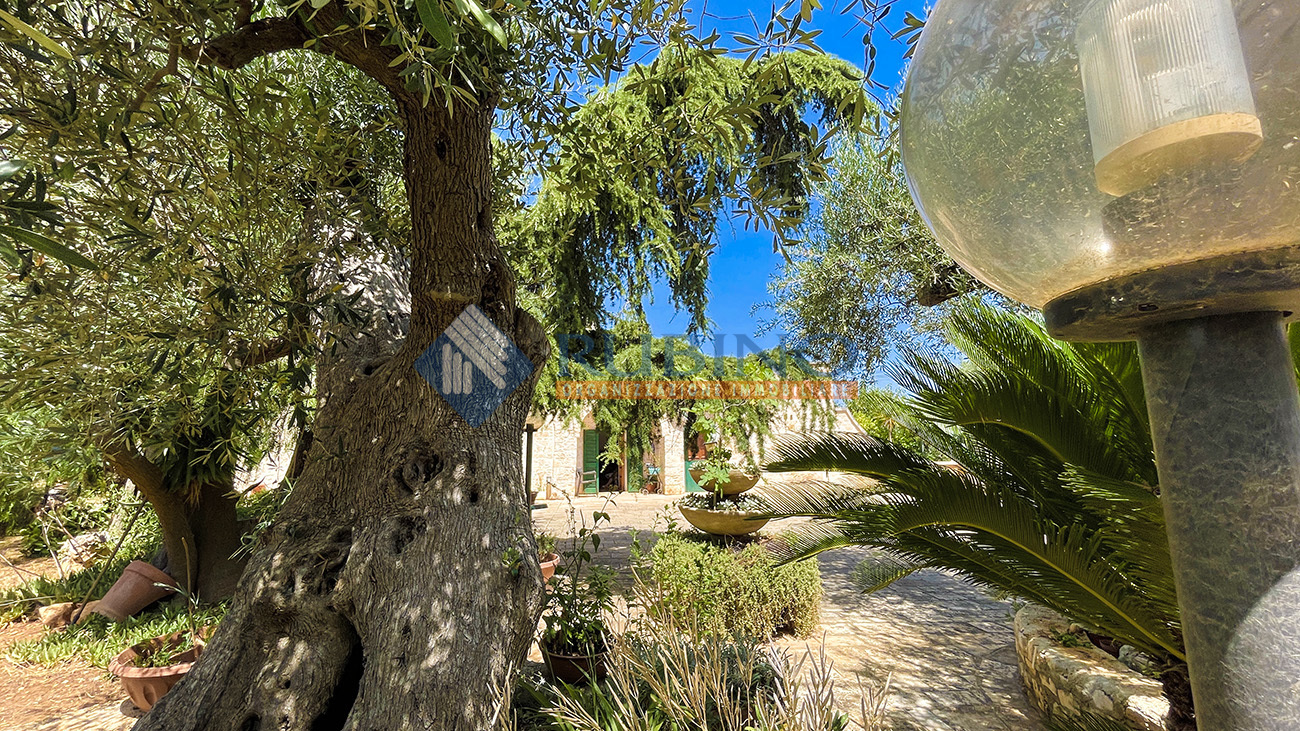 Caratteristica abitazione con trulli