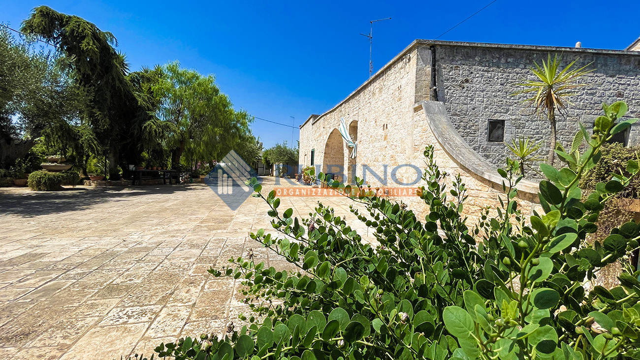 Caratteristica abitazione con trulli